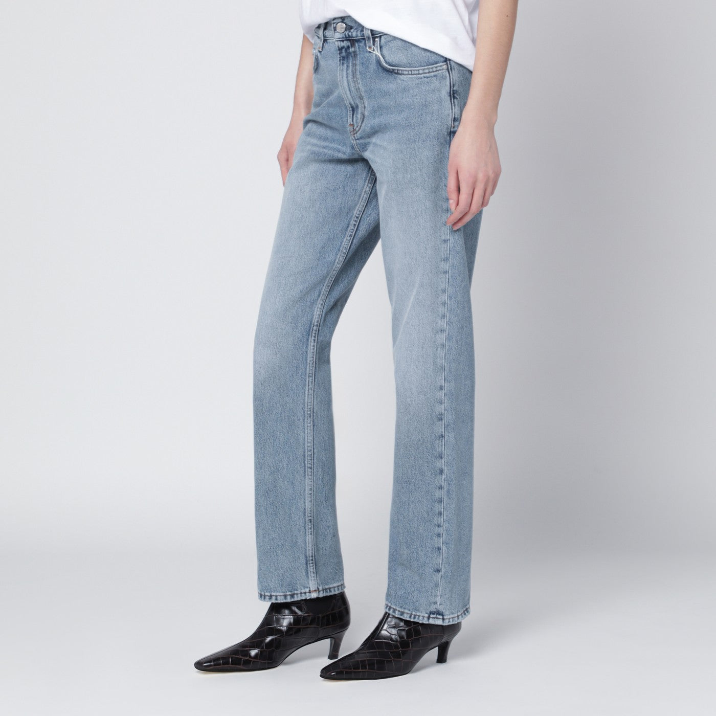 Washed-effect jeans in organic denim
