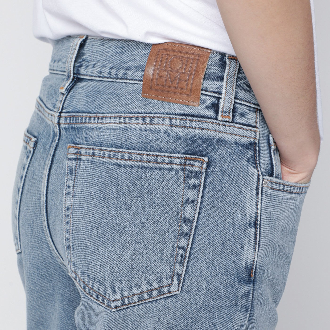 Washed-effect jeans in organic denim