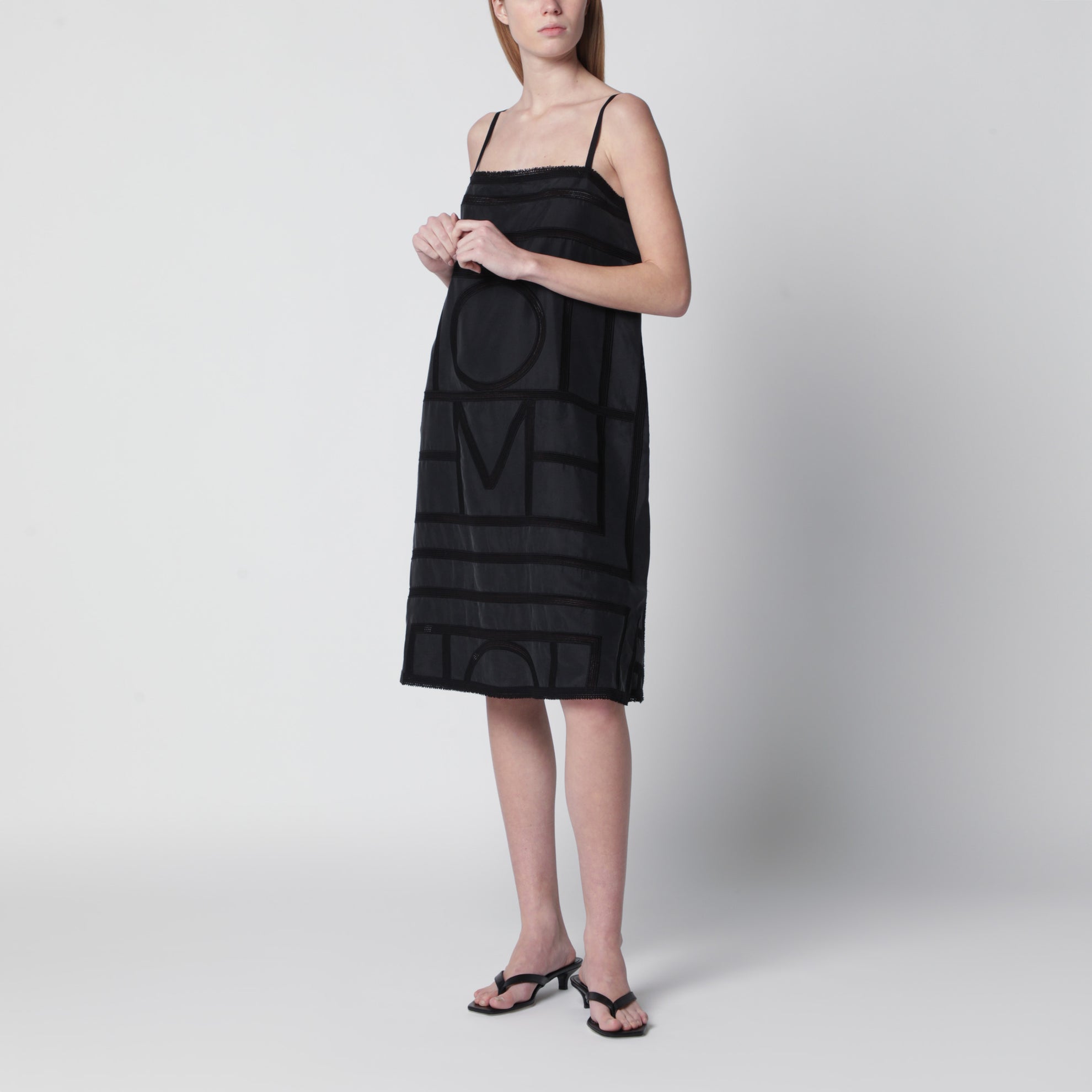 Monogram-Kleid aus Seide in Schwarz