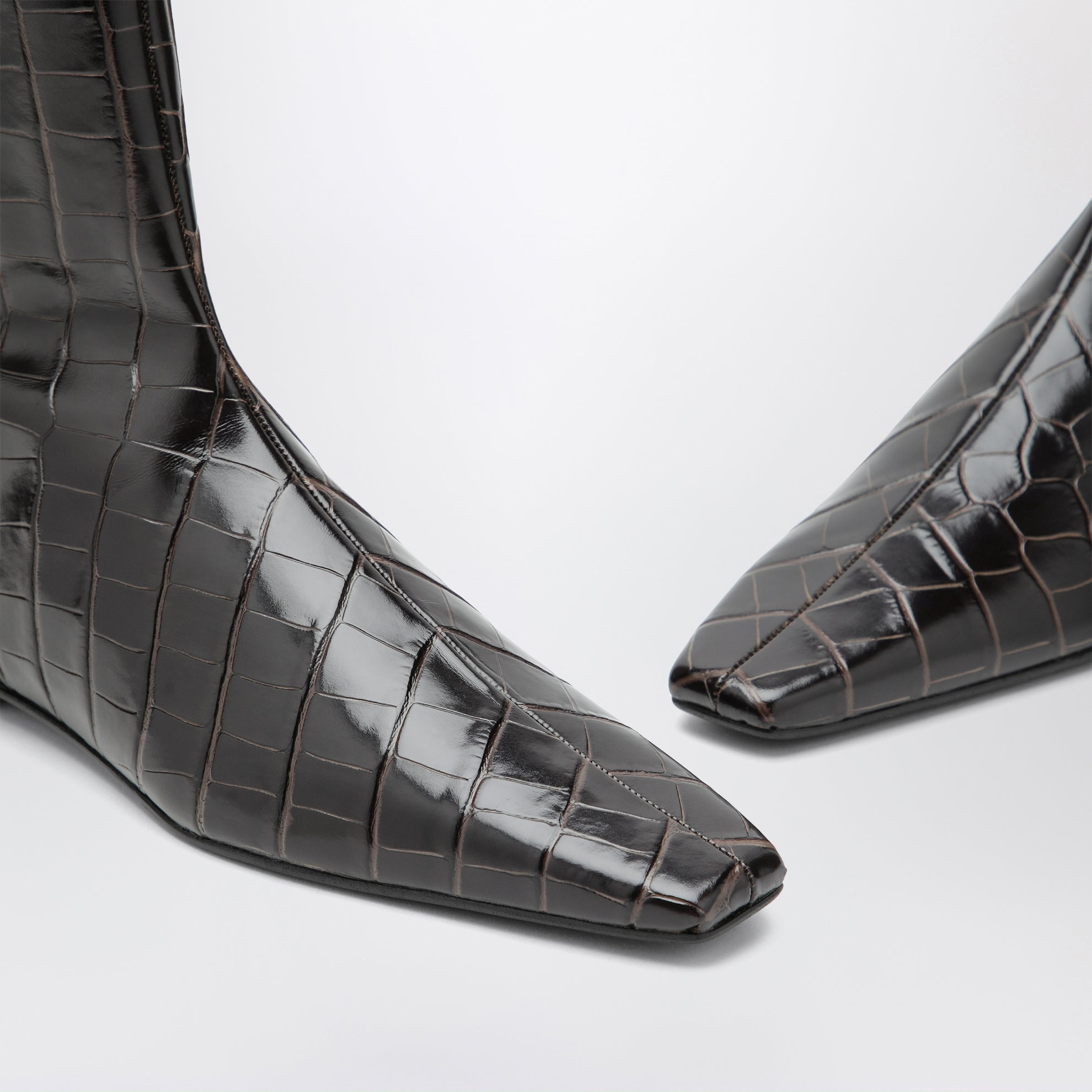 Bottines Chelsea zippées en cuir effet crocodile marron