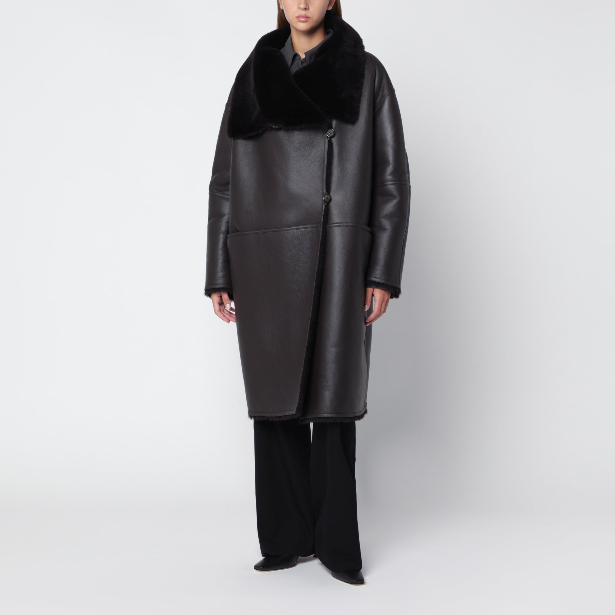 Cappotto oversize marrone scuro in montone