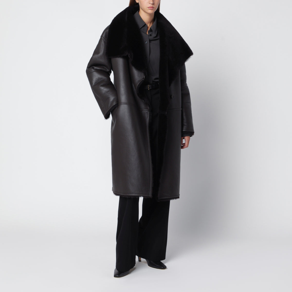 Cappotto oversize marrone scuro in montone