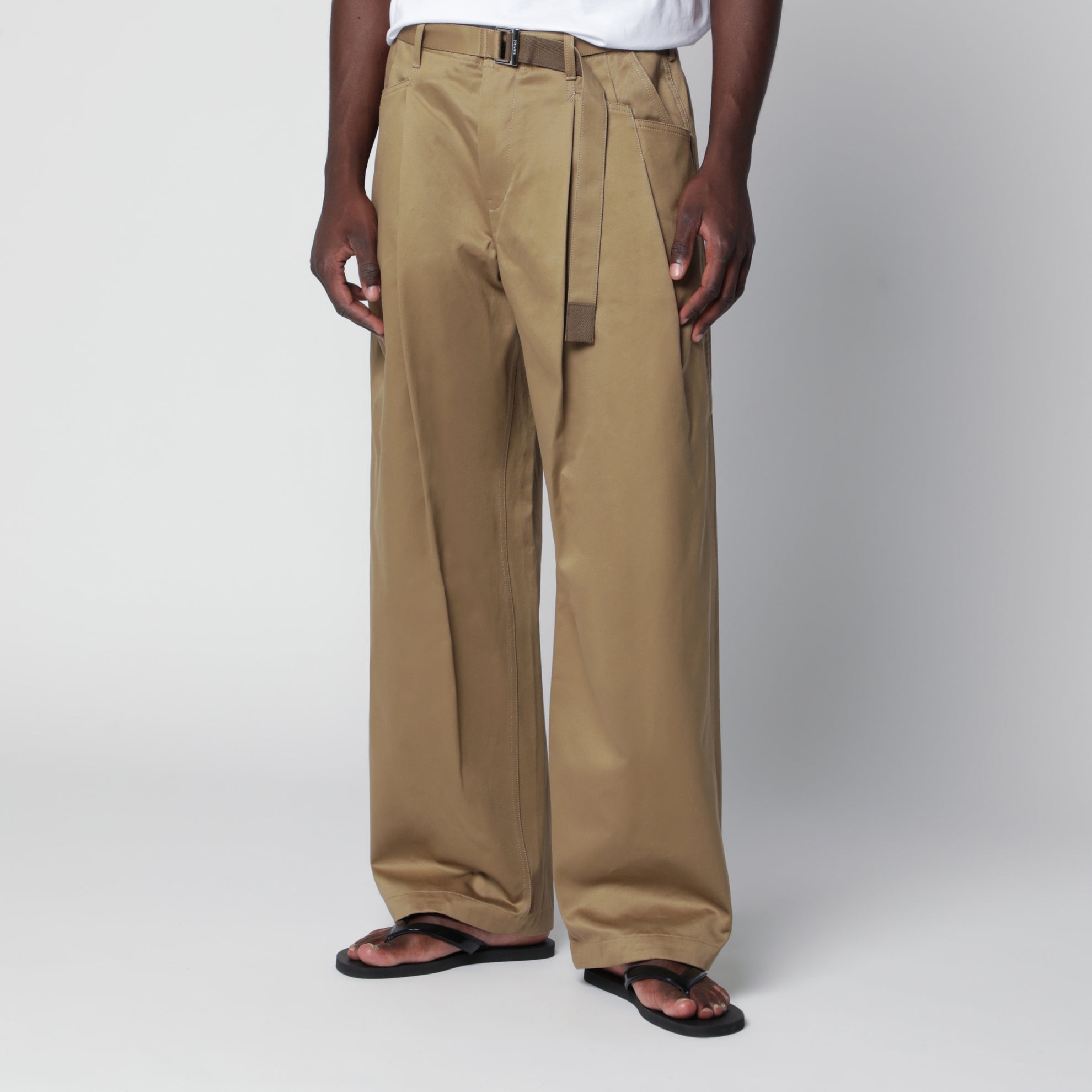Beige Hose aus Baumwolltwill mit Gürtel