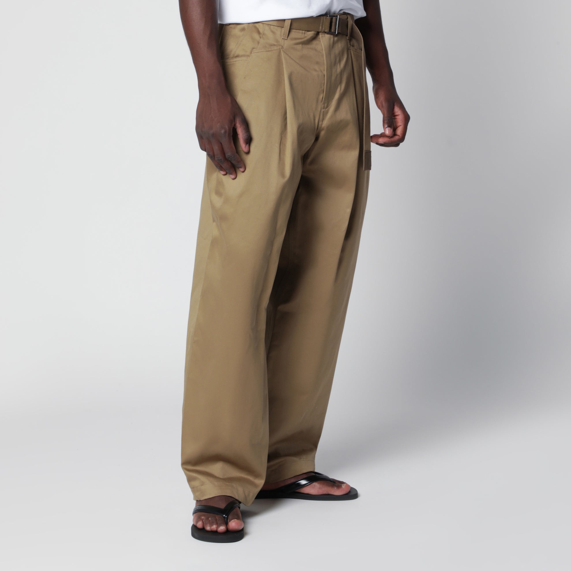 Beige Hose aus Baumwolltwill mit Gürtel
