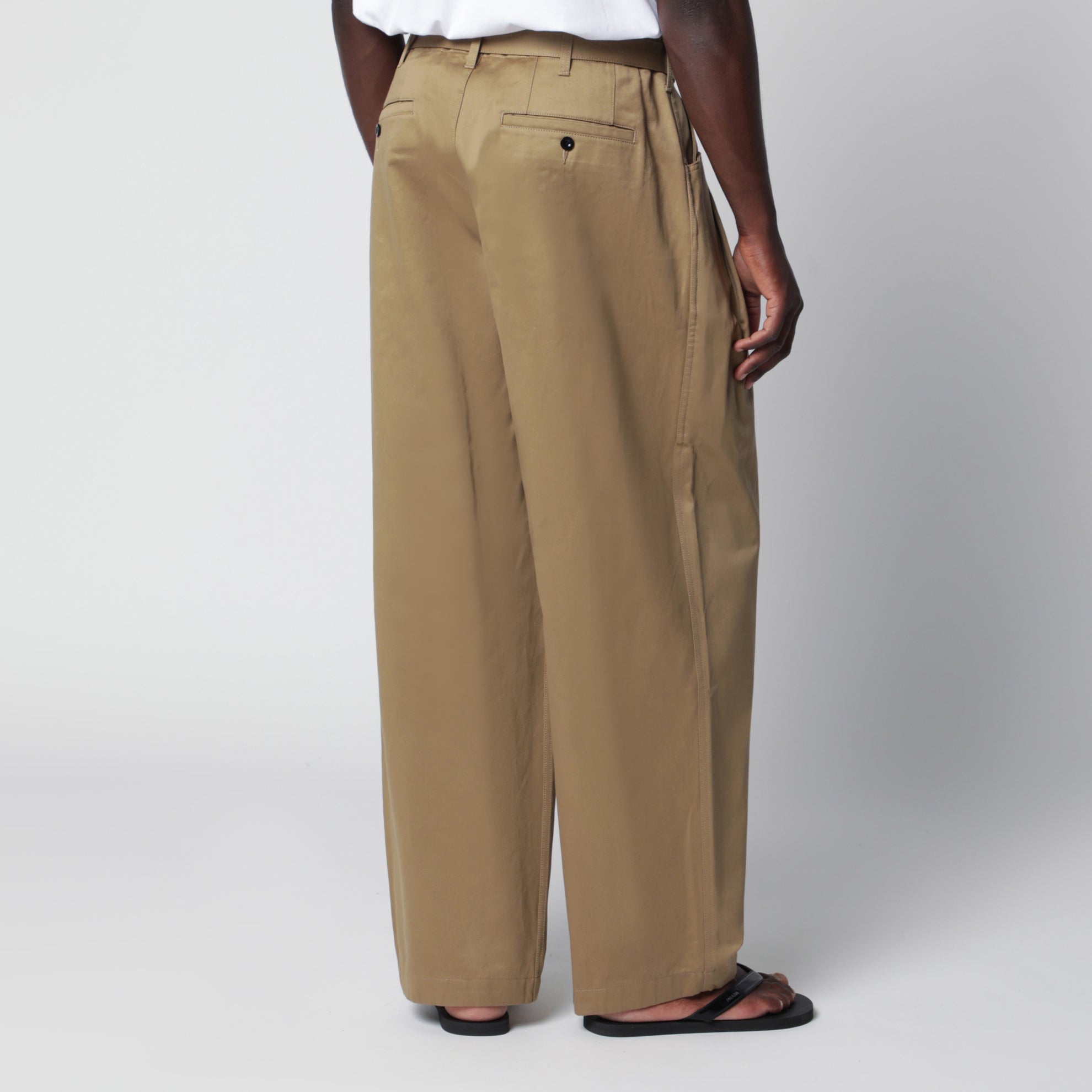 Beige Hose aus Baumwolltwill mit Gürtel