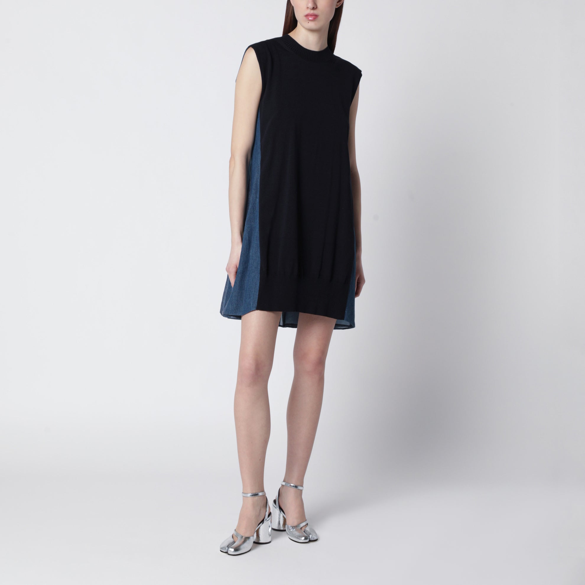 Kleid aus Denim und Strick