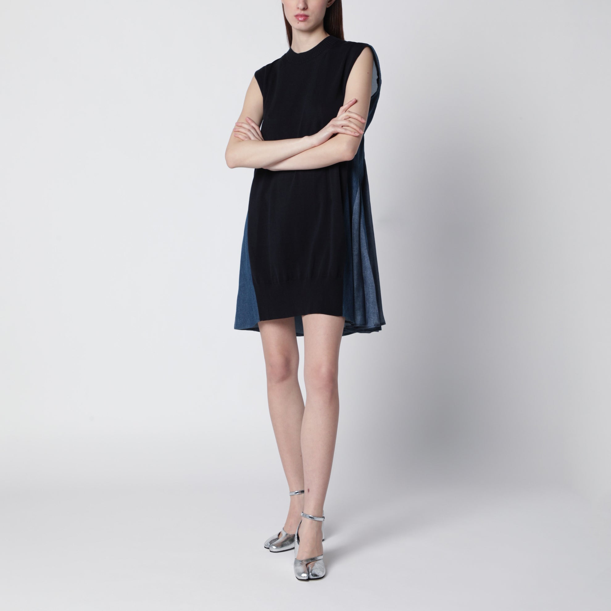 Kleid aus Denim und Strick