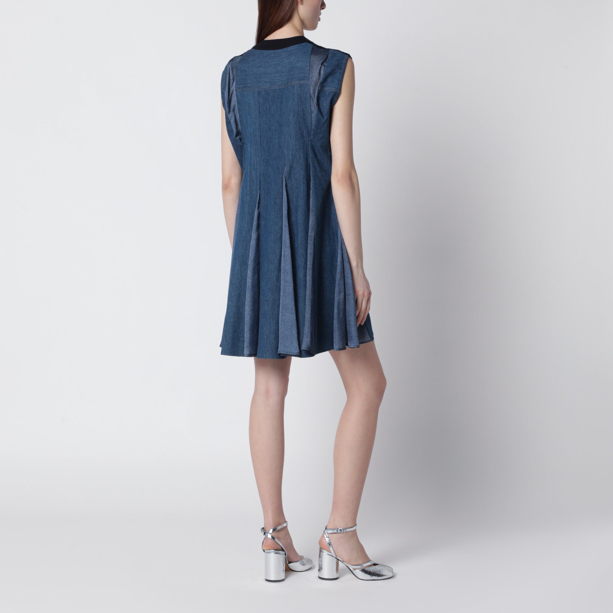 Kleid aus Denim und Strick