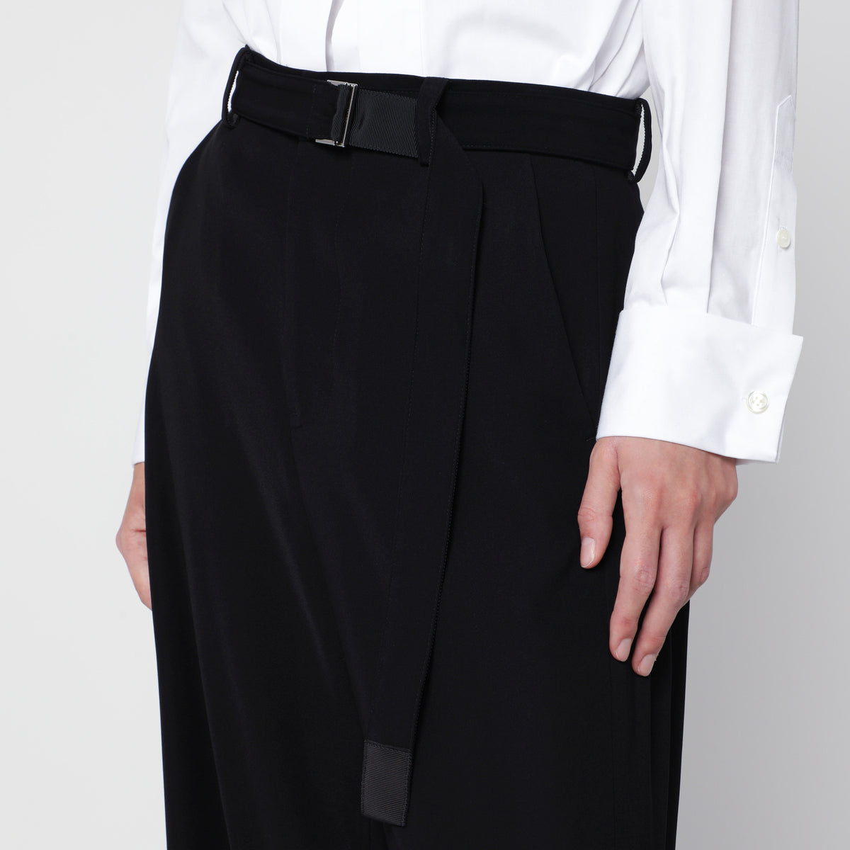 Pantalon large noir avec ceinture