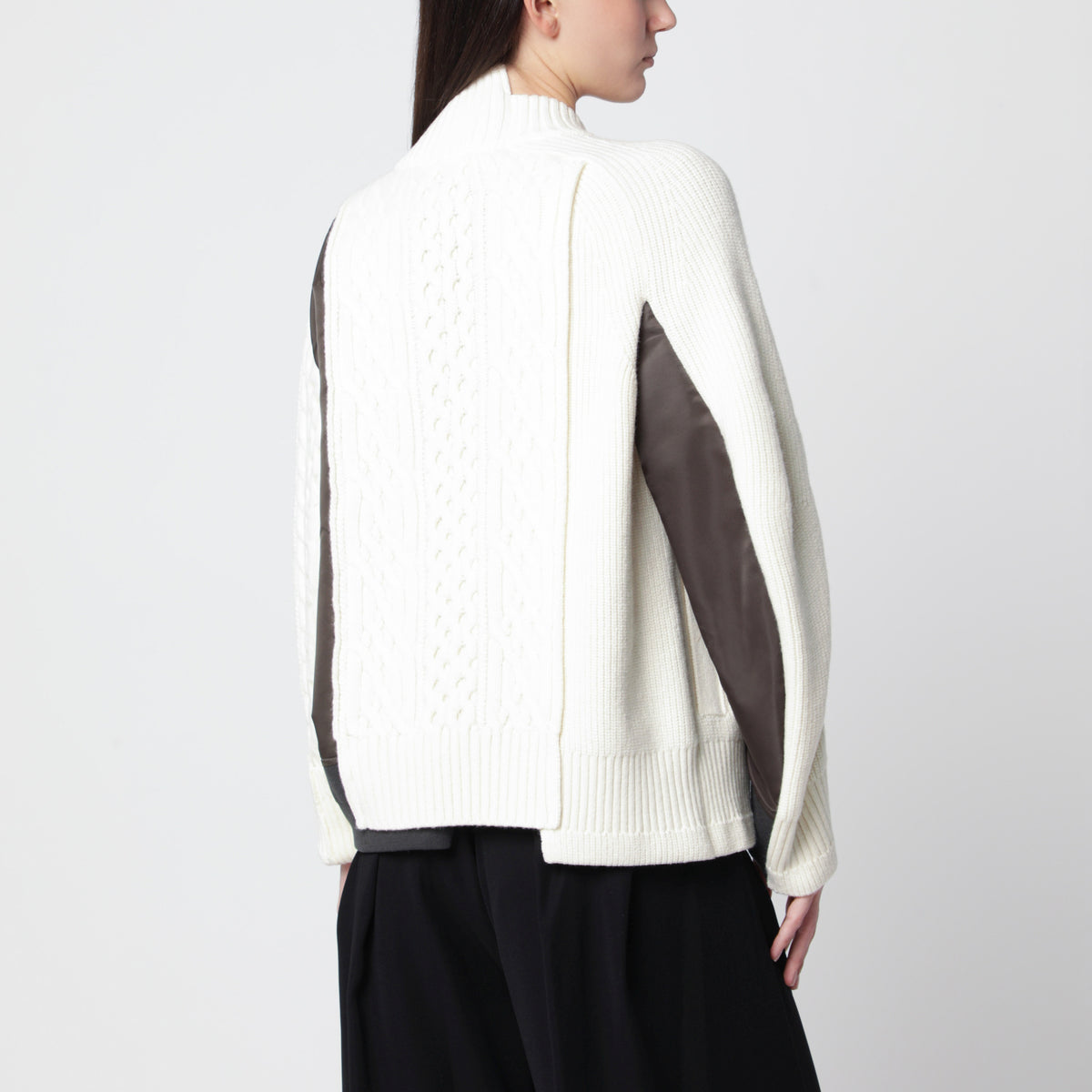 Pull blanc/vert kaki en laine et nylon
