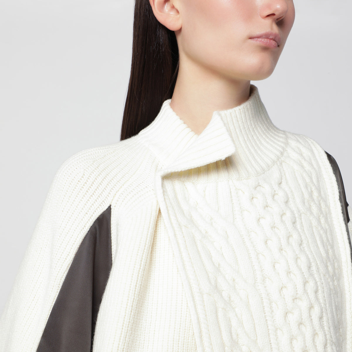 Pull blanc/vert kaki en laine et nylon