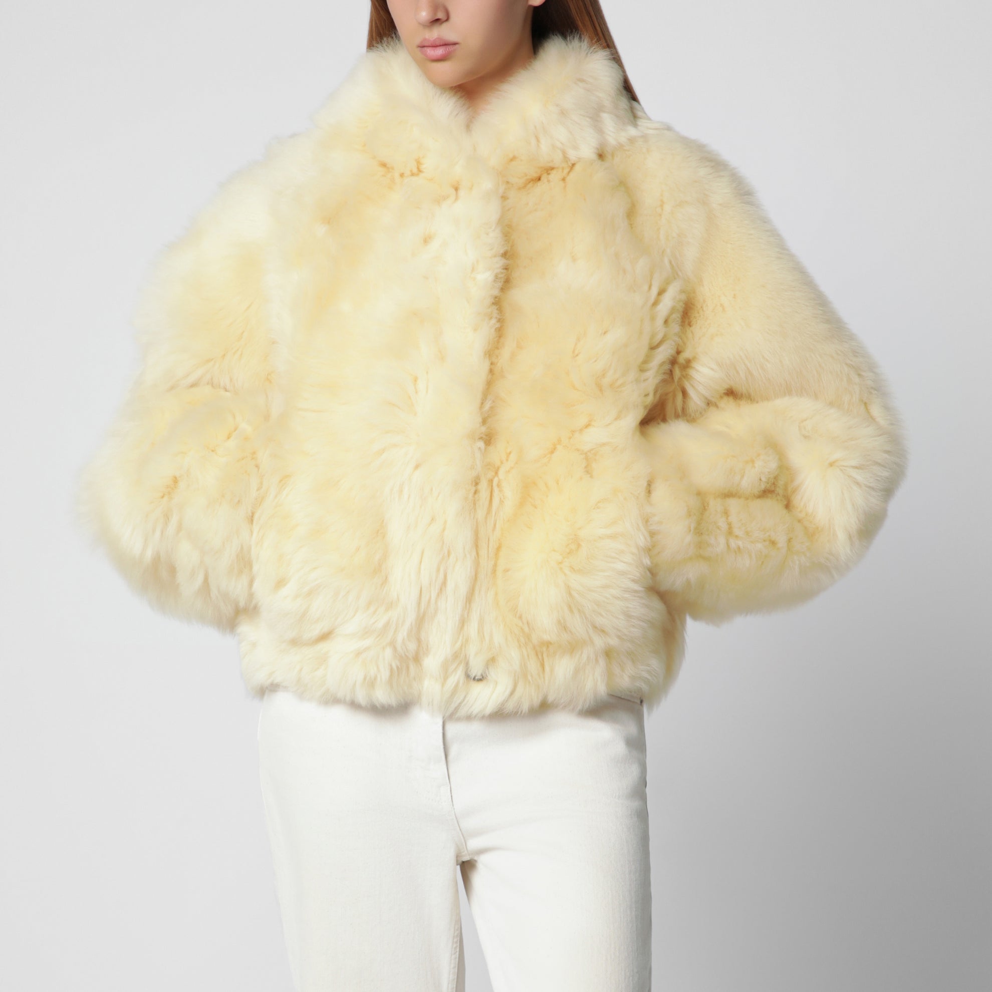 Pelliccia corta con cappuccio beige lemon