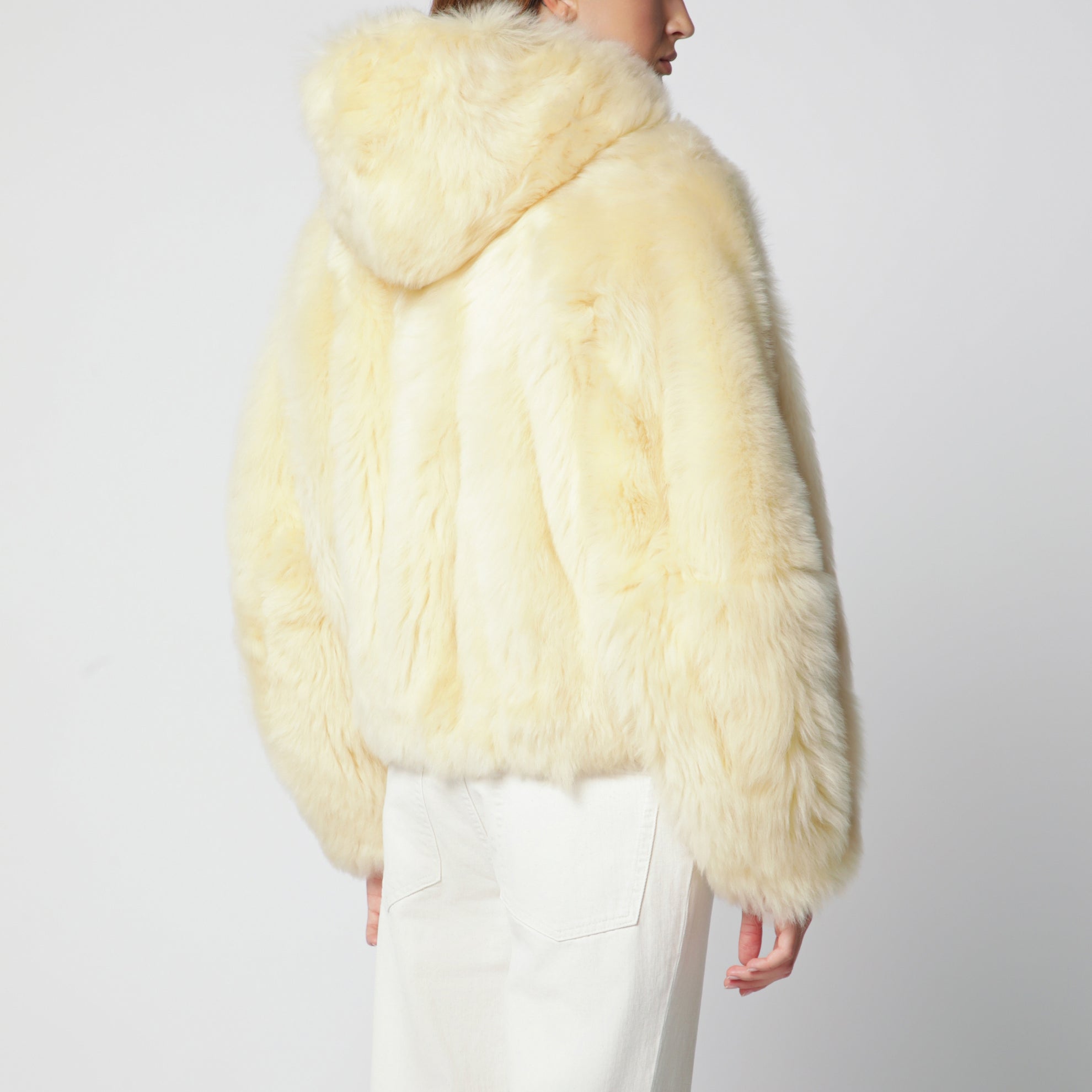Pelliccia corta con cappuccio beige lemon