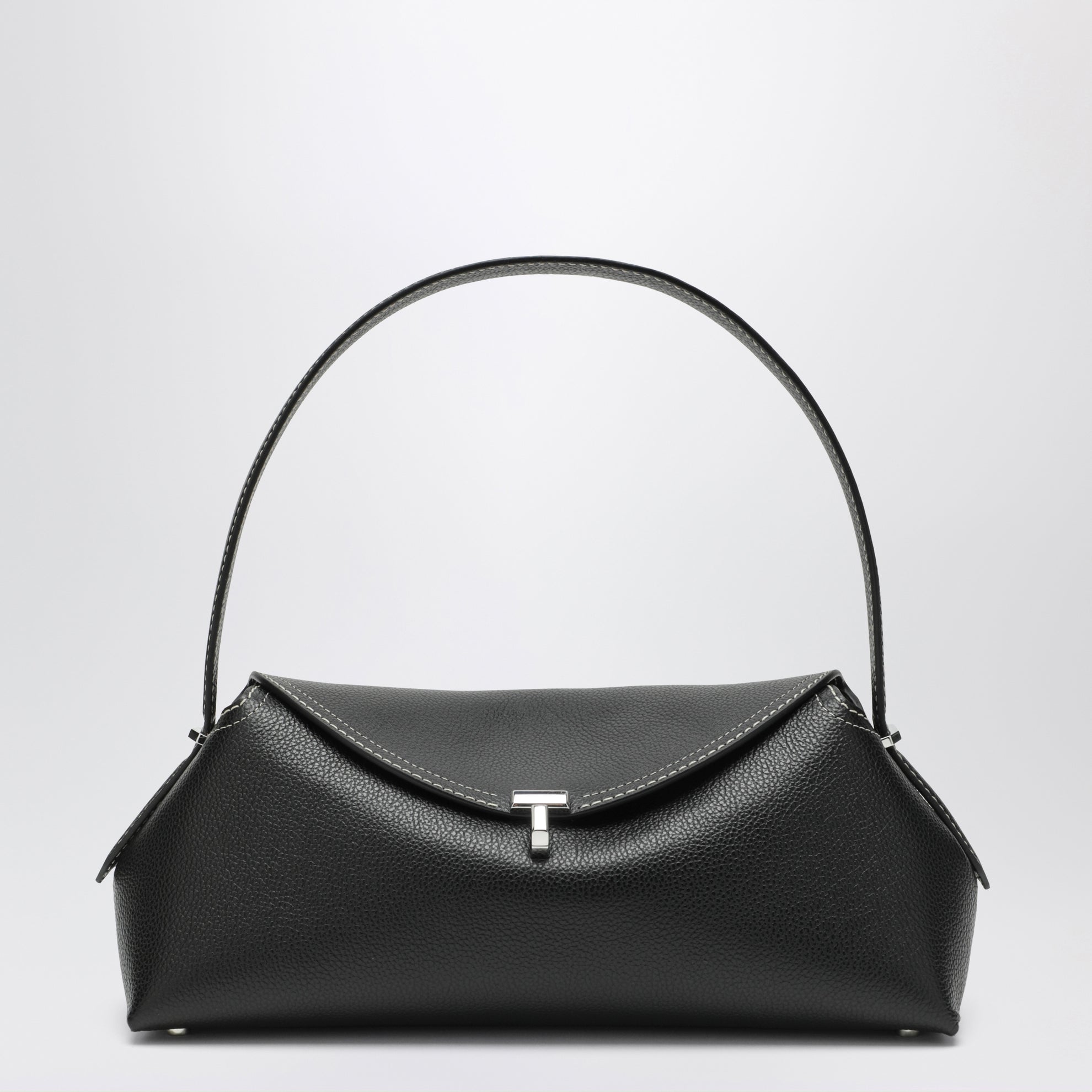 T-lock bag in black grained leather