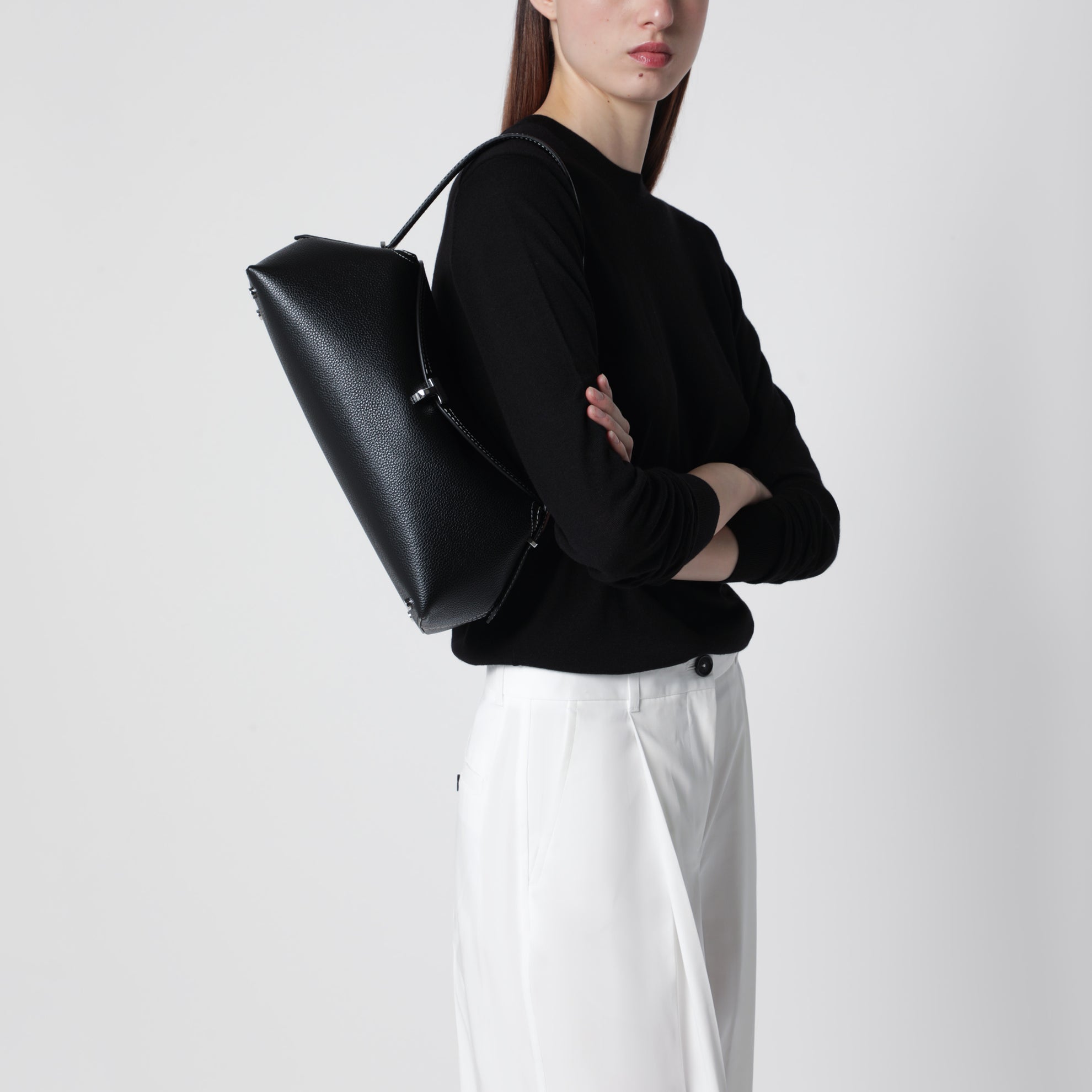T-lock bag in black grained leather