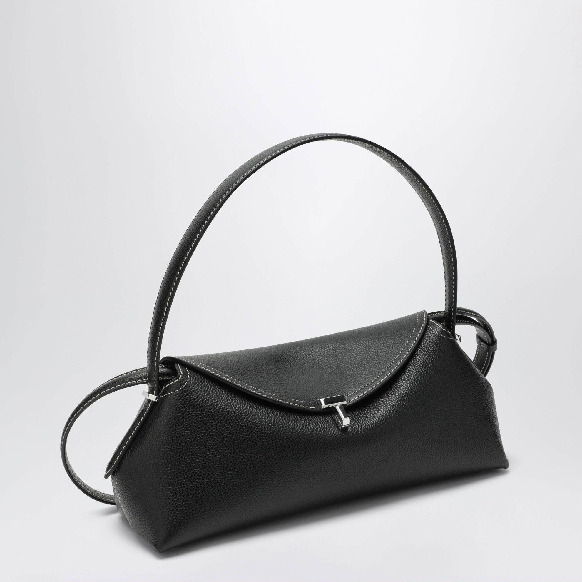 T-lock bag in black grained leather