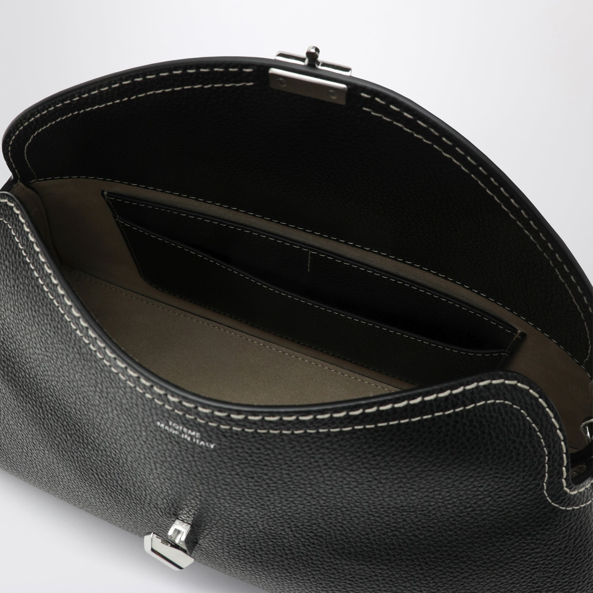 T-lock bag in black grained leather