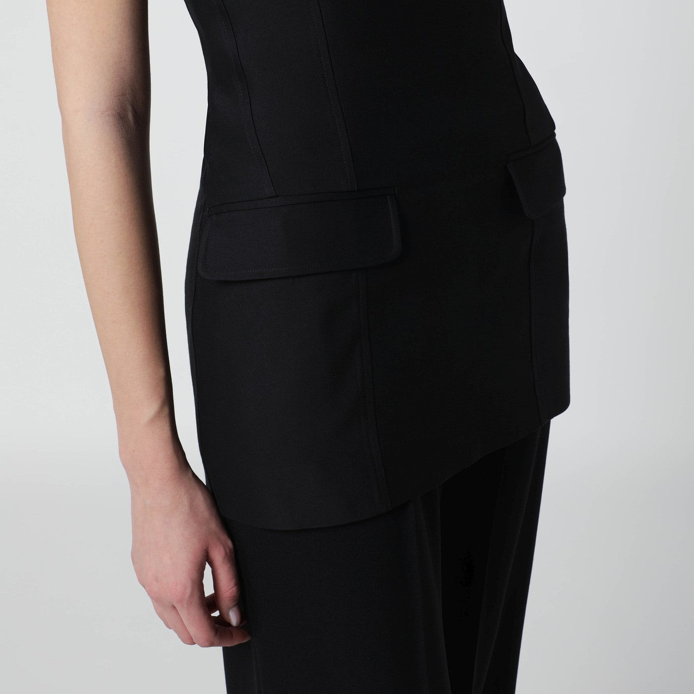 Top sans manches noir en laine et soie