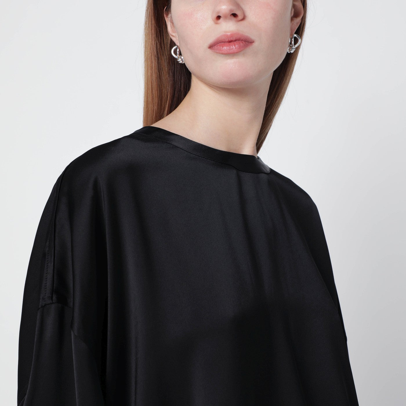 Blusa oversize nera in raso 