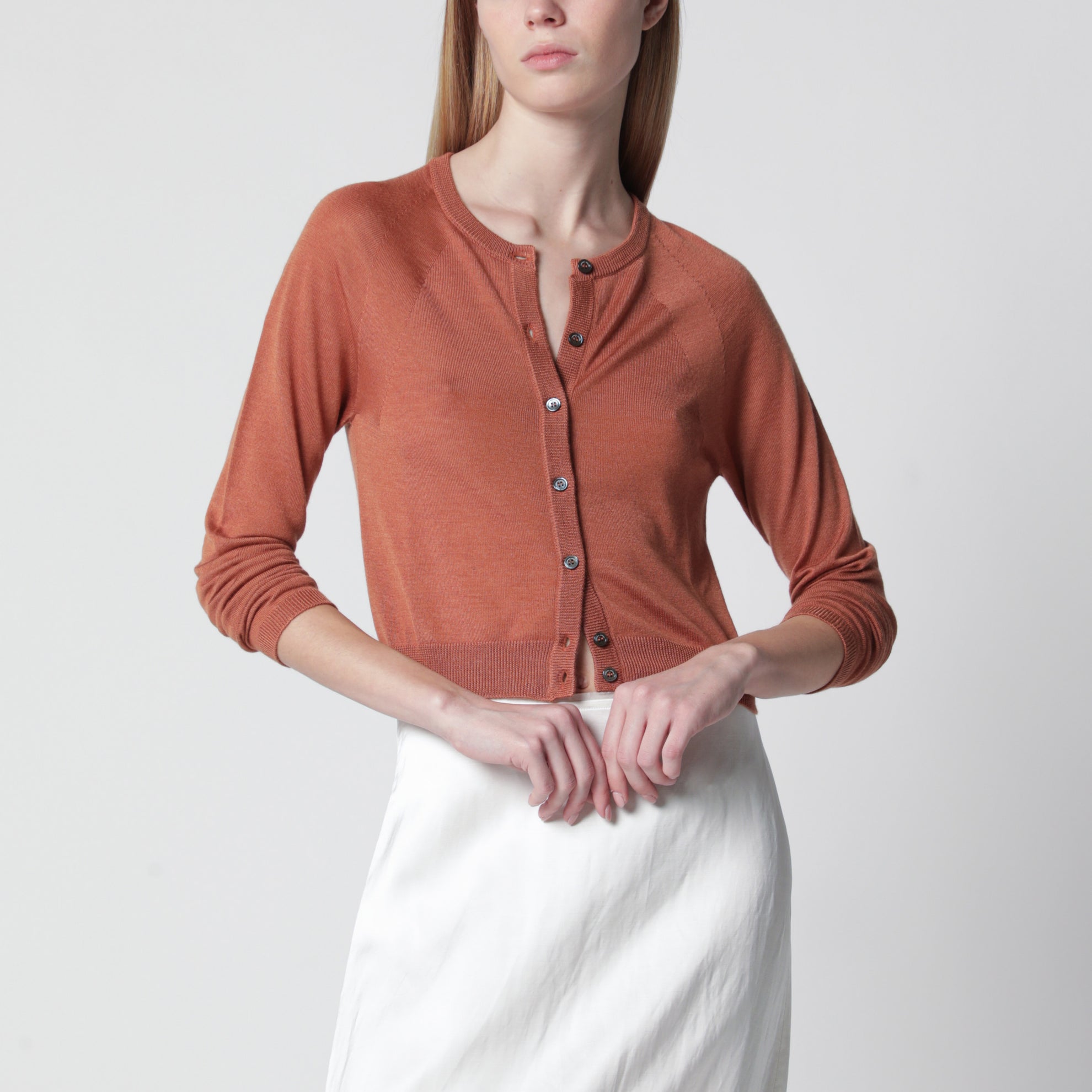 Cardigan color mattone in cashmere e seta