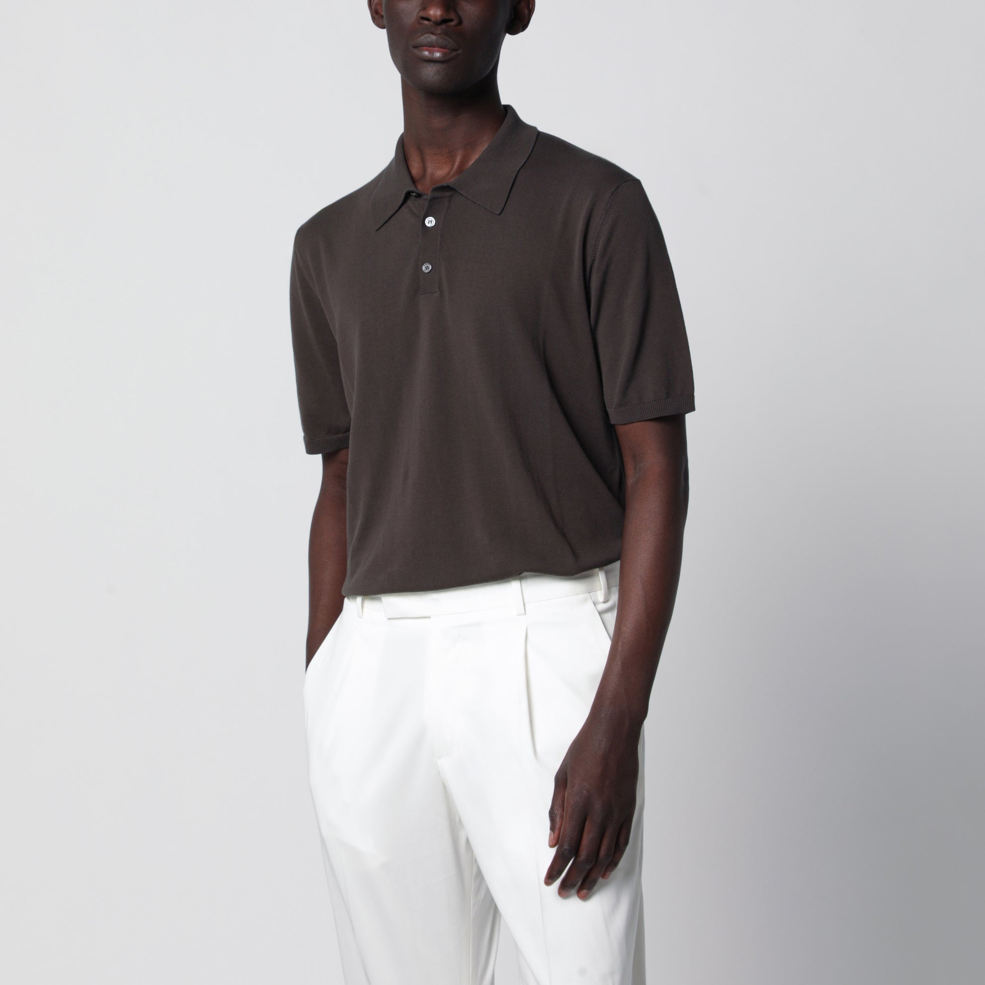 Polo regular in cotone crêpe color moro