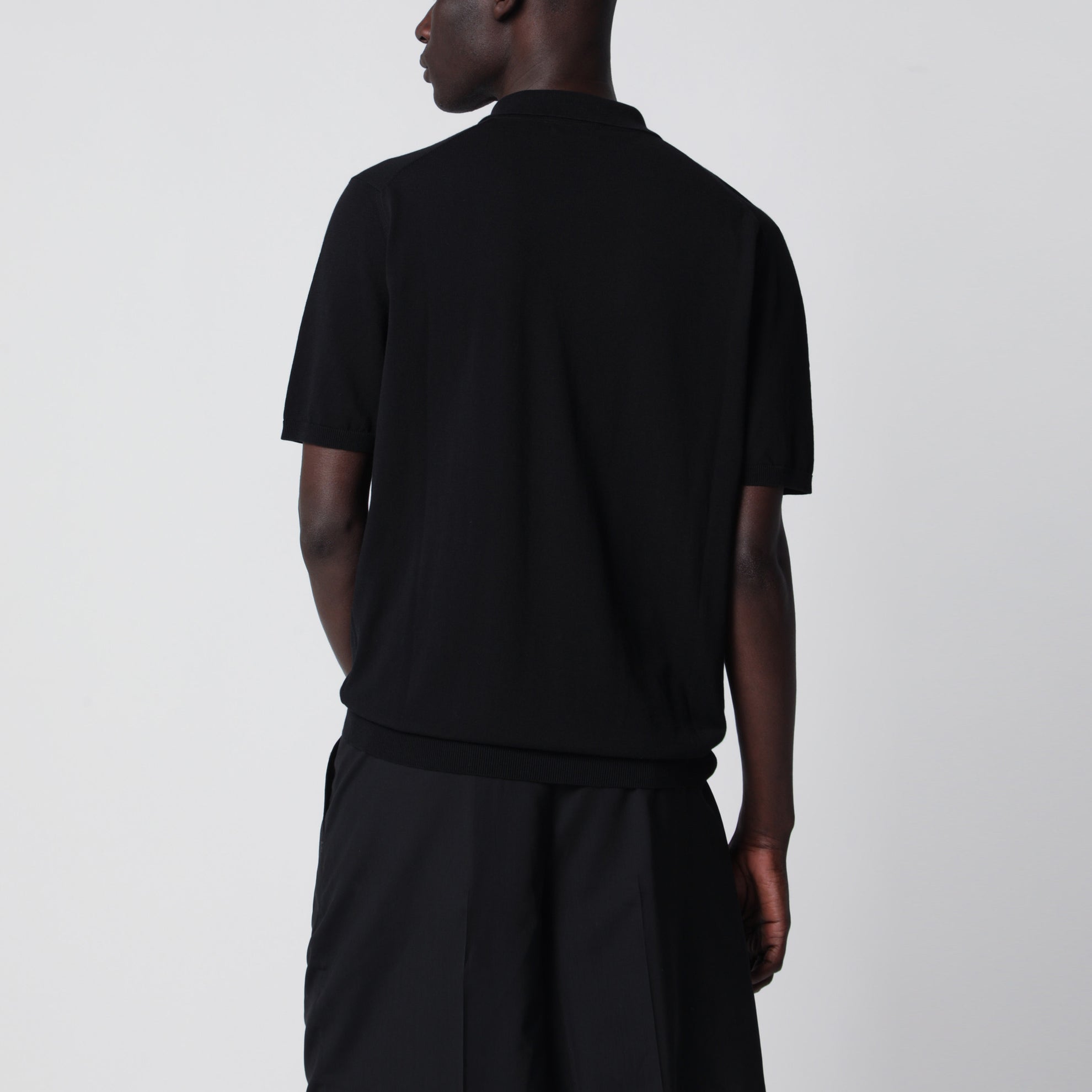 Polo regular in cotone nera