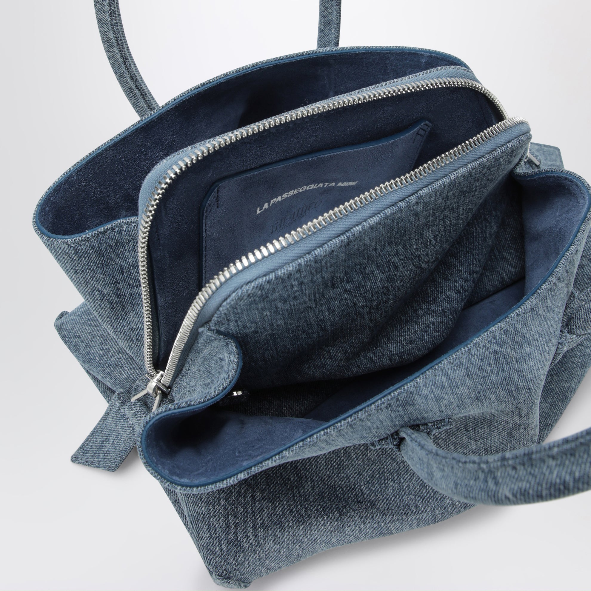 La Passeggiata Mini bag in washed denim