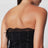 Schwarzes Minikleid mit Federn