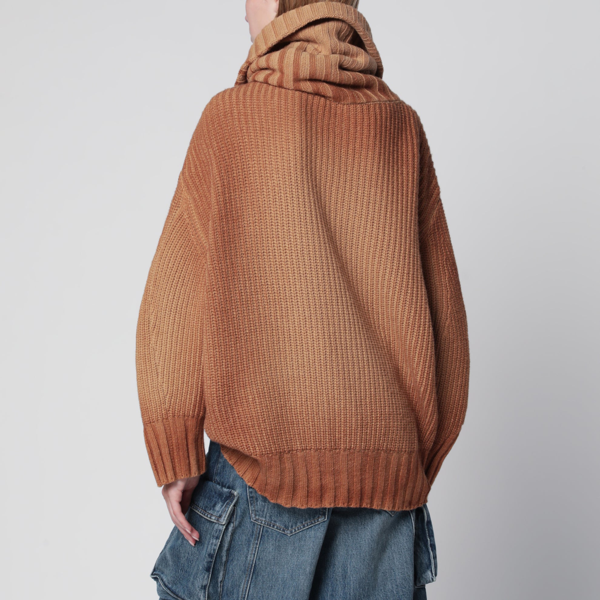 Pullover aus Wolle und Kaschmir in Camel mit asymmetrischem Reißverschluss