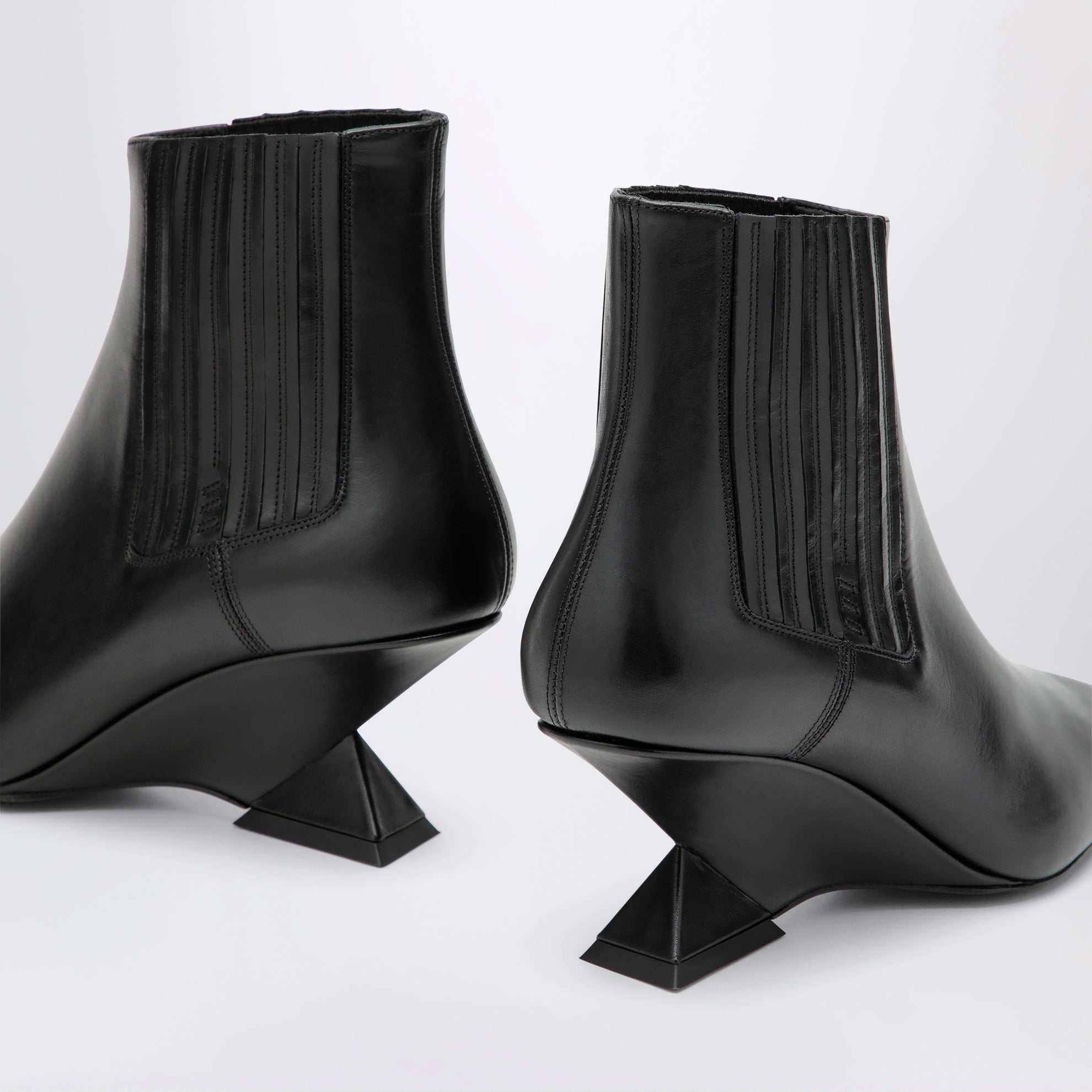 Bottines Cheope à talon compensé en cuir noir