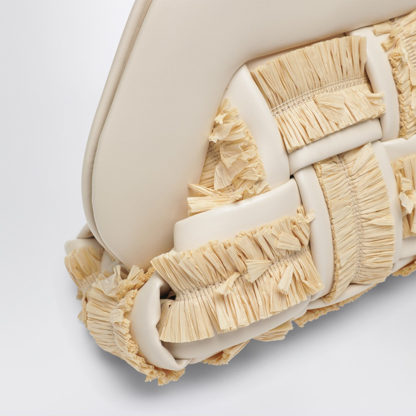 Kleine Clutch Tia in Butterfarbe mit Raffia-Einsätzen