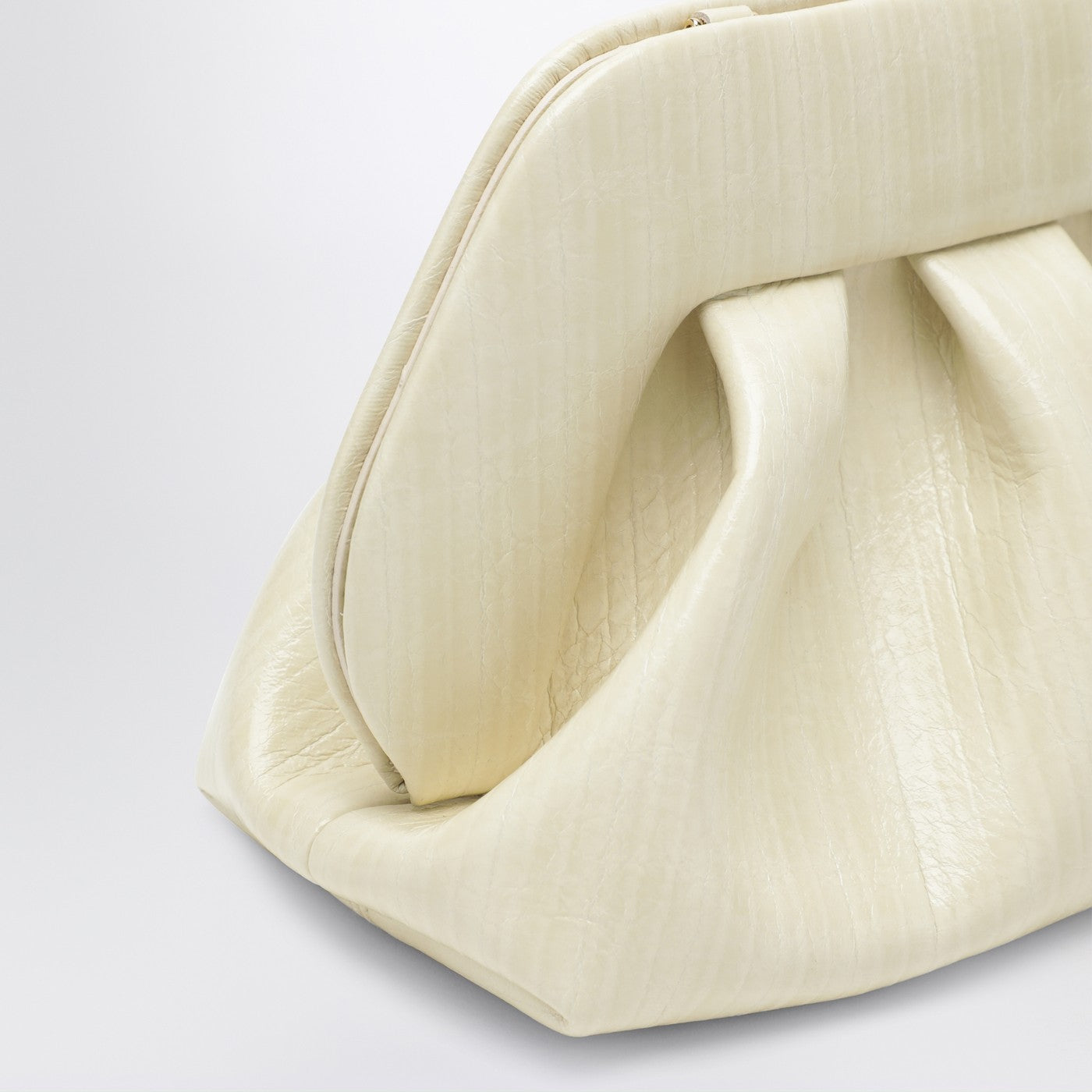 Tia Clutch in Hellbeige