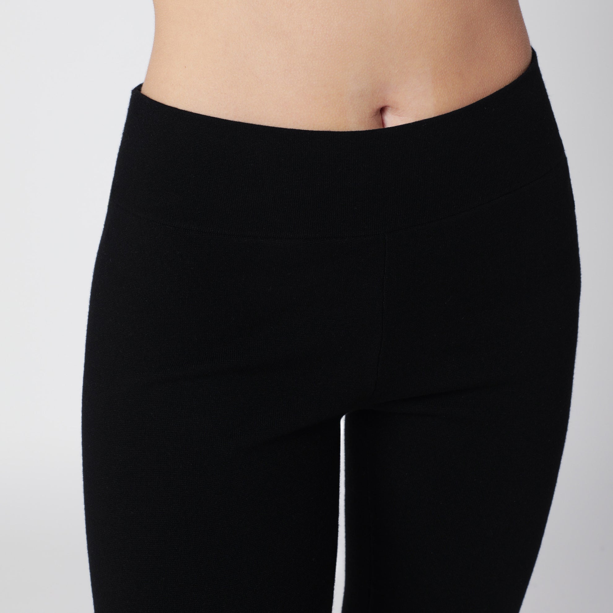 Black viscose blend cropped leggings