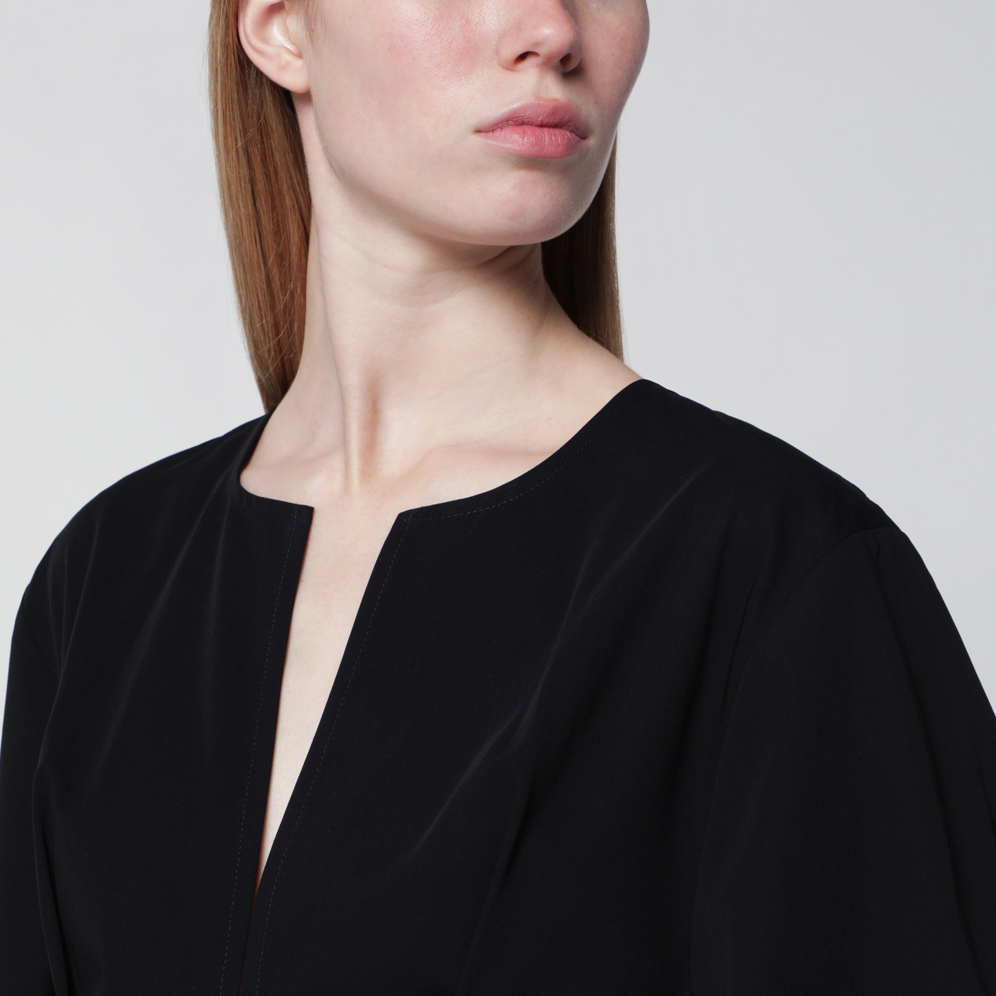 Robe en coton bio noire à manches ballon