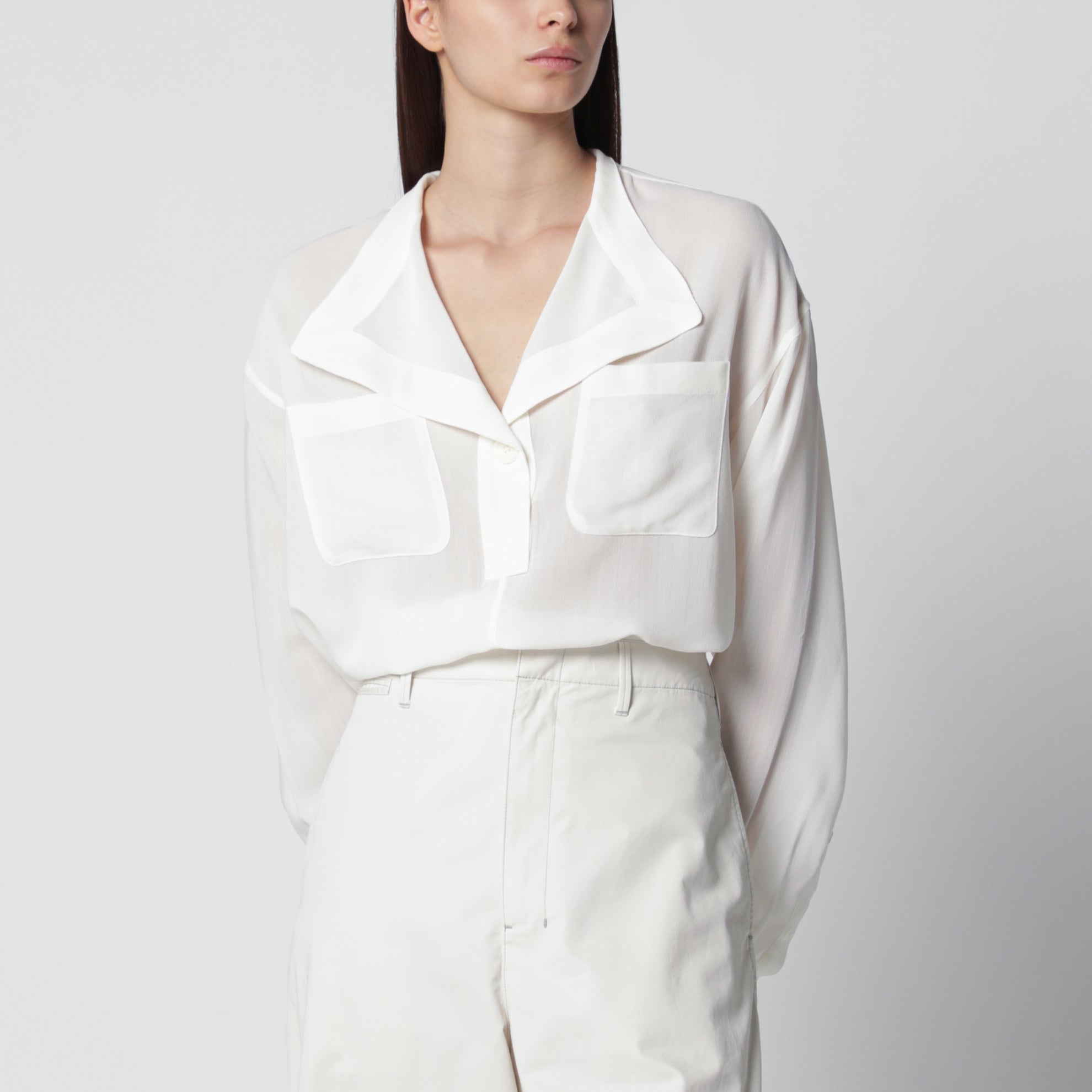 Overlap-collar blouse in viscose and wool, white