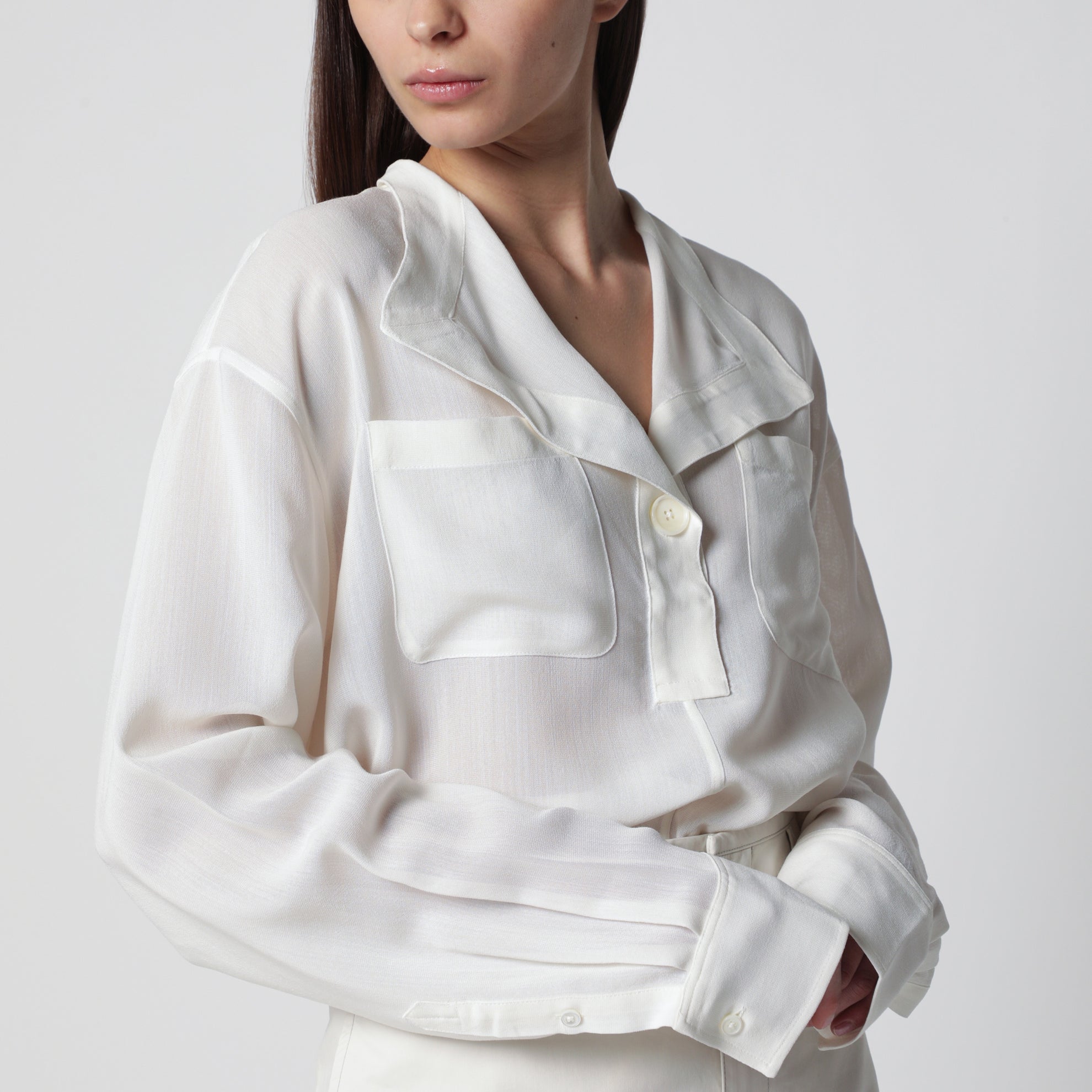 Overlap-collar blouse in viscose and wool, white