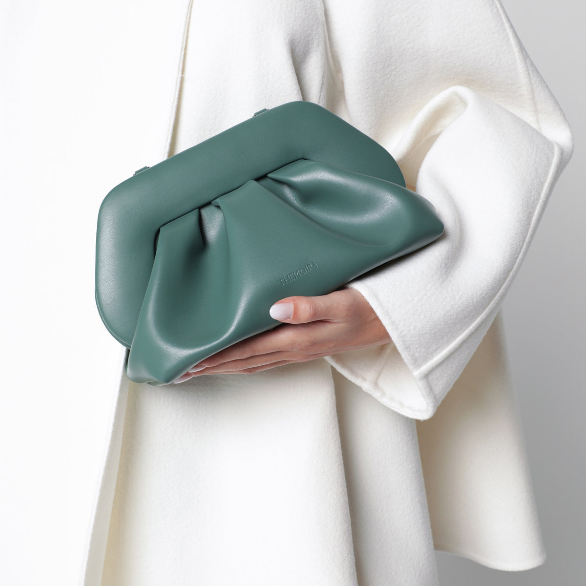Pochette en cuir de veau vert Bios