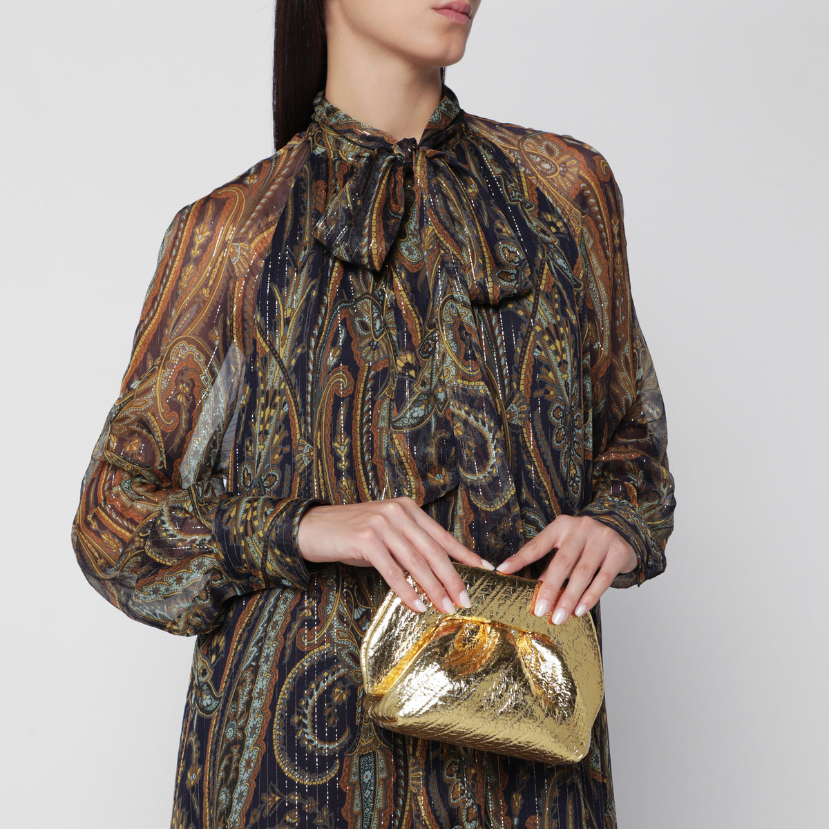 Kleine goldfarbene Bios Pouch mit Metallic-Finish