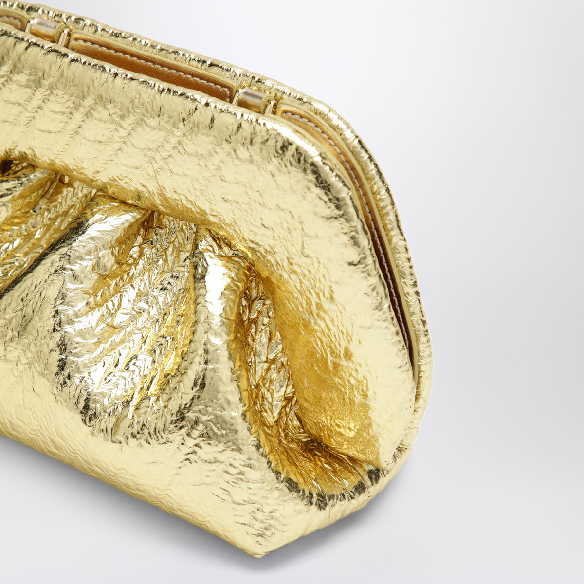 Kleine goldfarbene Bios Pouch mit Metallic-Finish