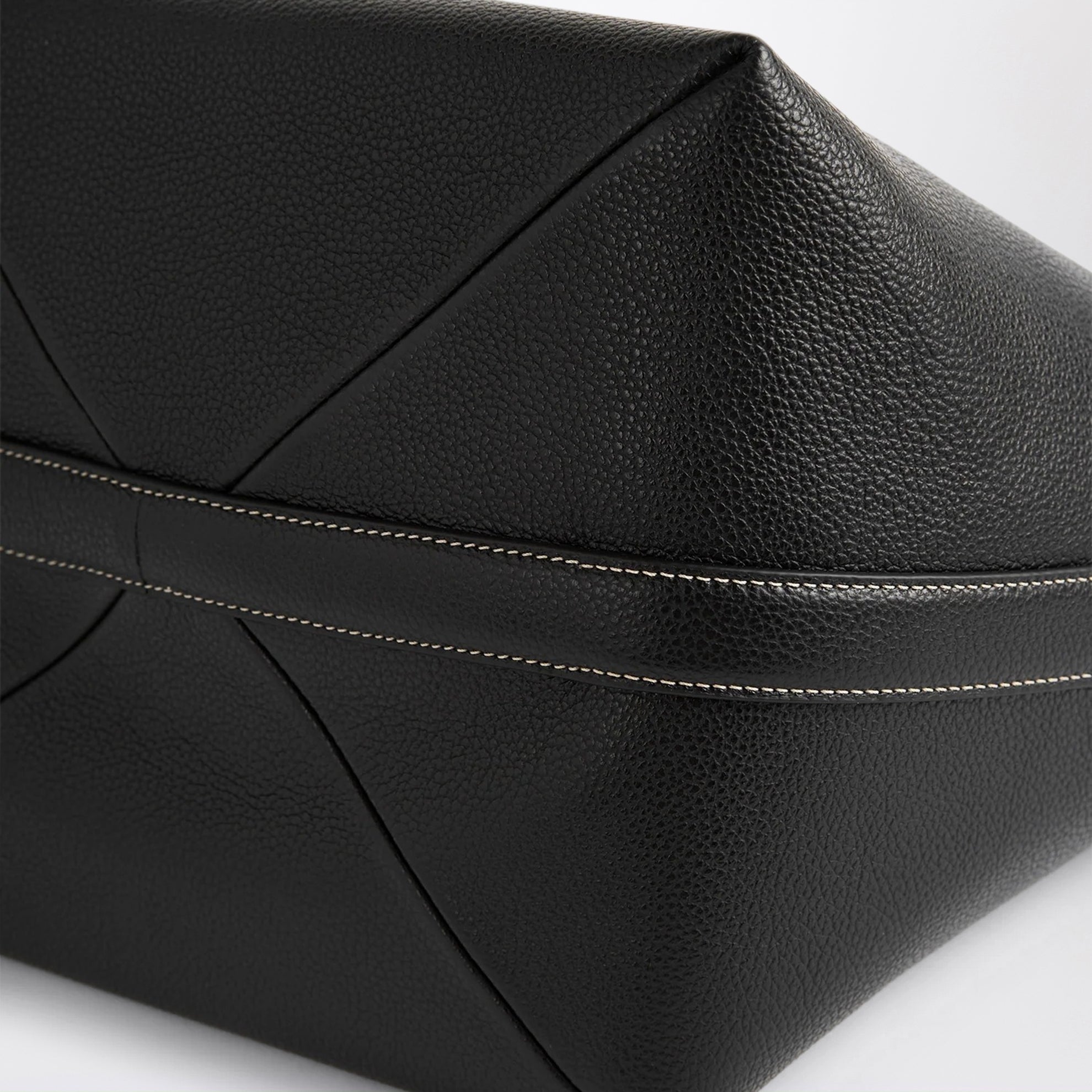 Sac tote moyen noir en cuir grainé
