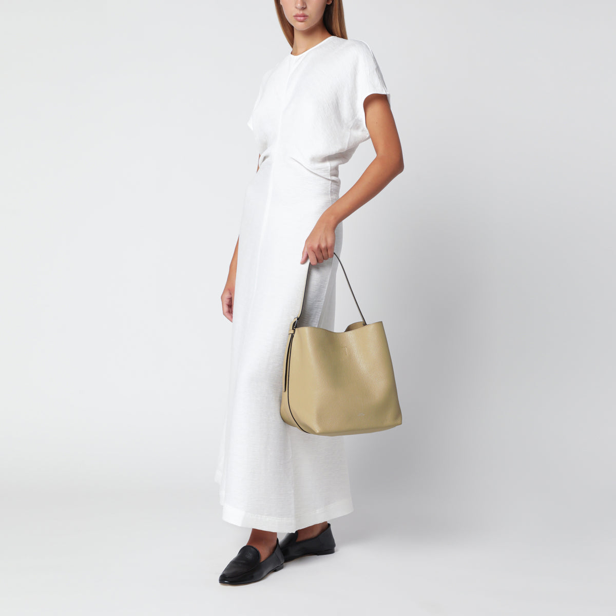 Mittelgroße beige Tote Bag aus genarbtem Leder