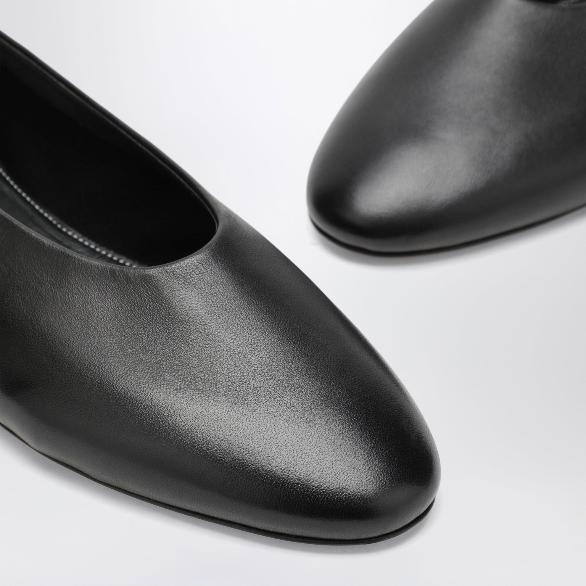 Slip-on nappa ballet flats in black leather