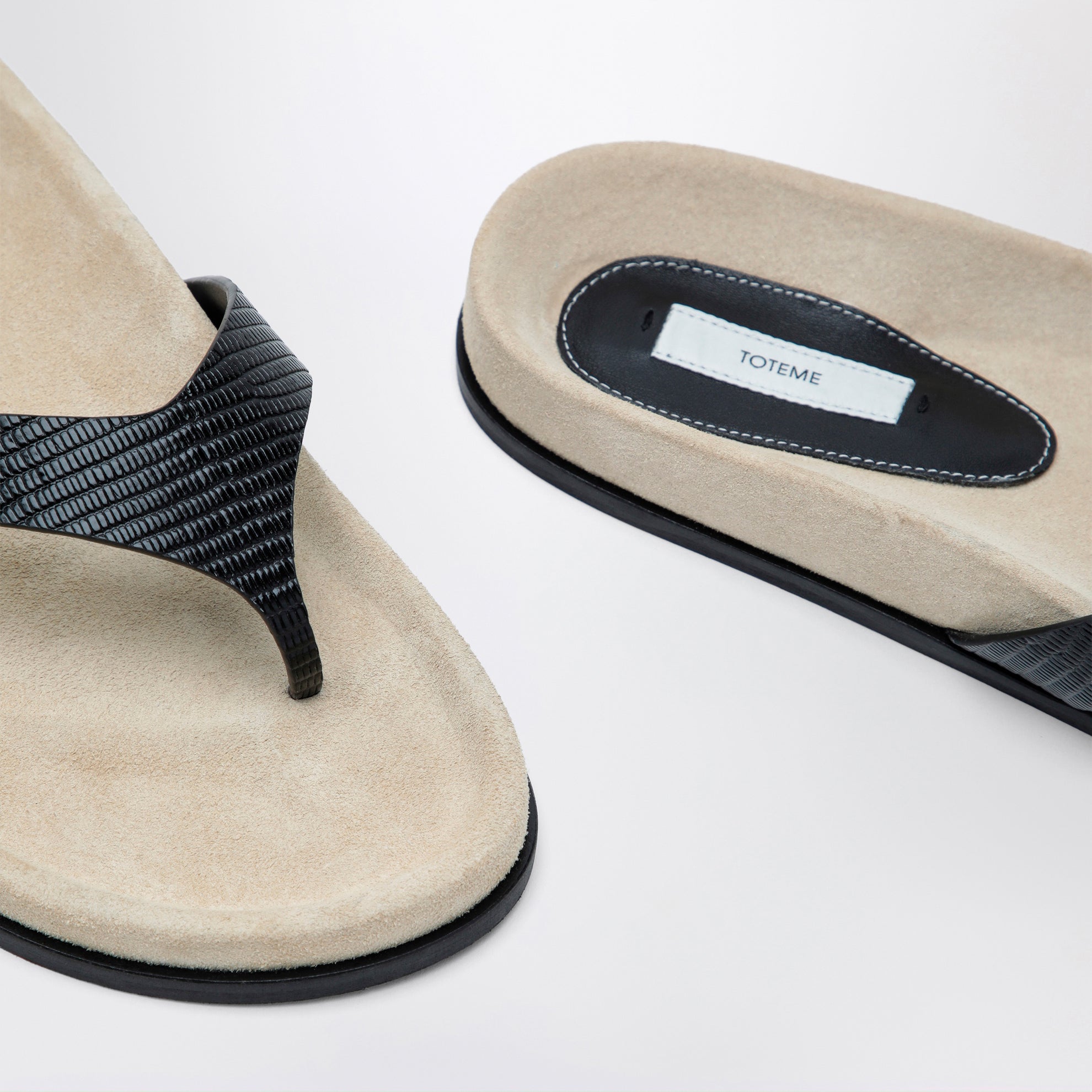 Beige/black lizard-effect leather flip-flops