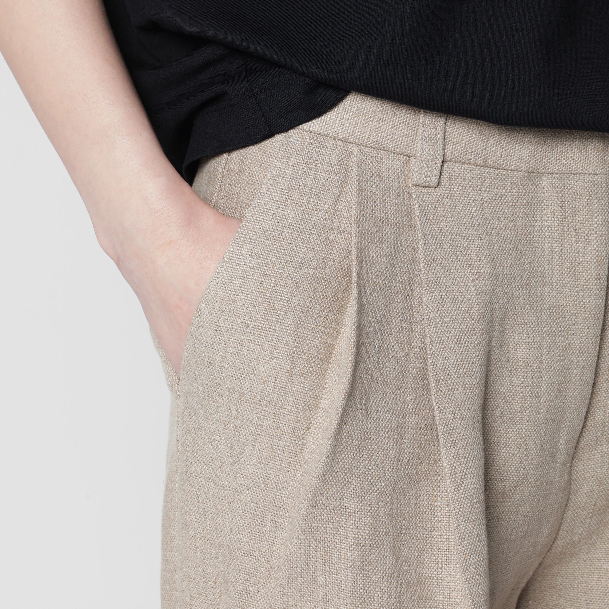 Beige high-waisted linen shorts