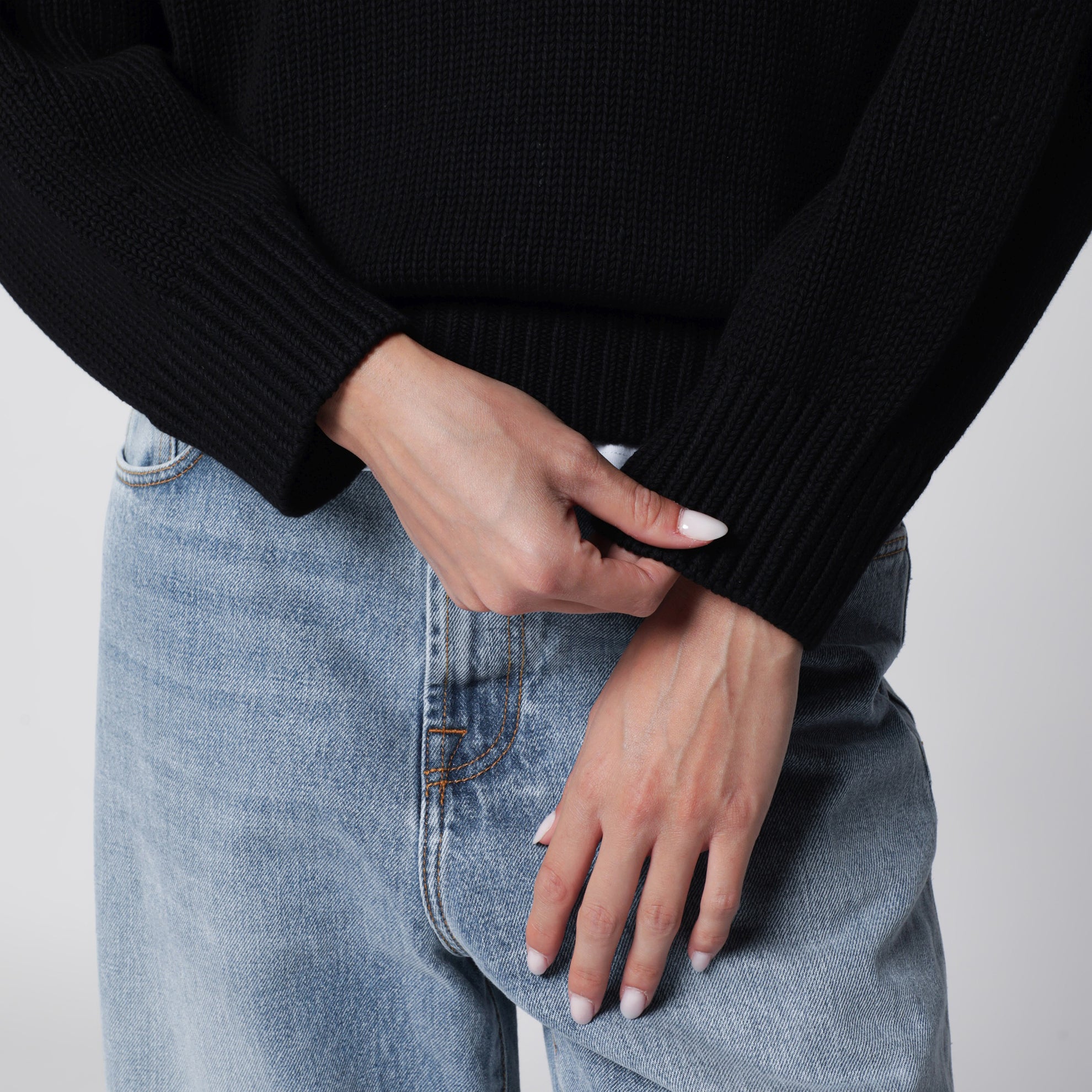 Oversize-Pullover mit Rundhalsausschnitt aus schwarzer Baumwolle
