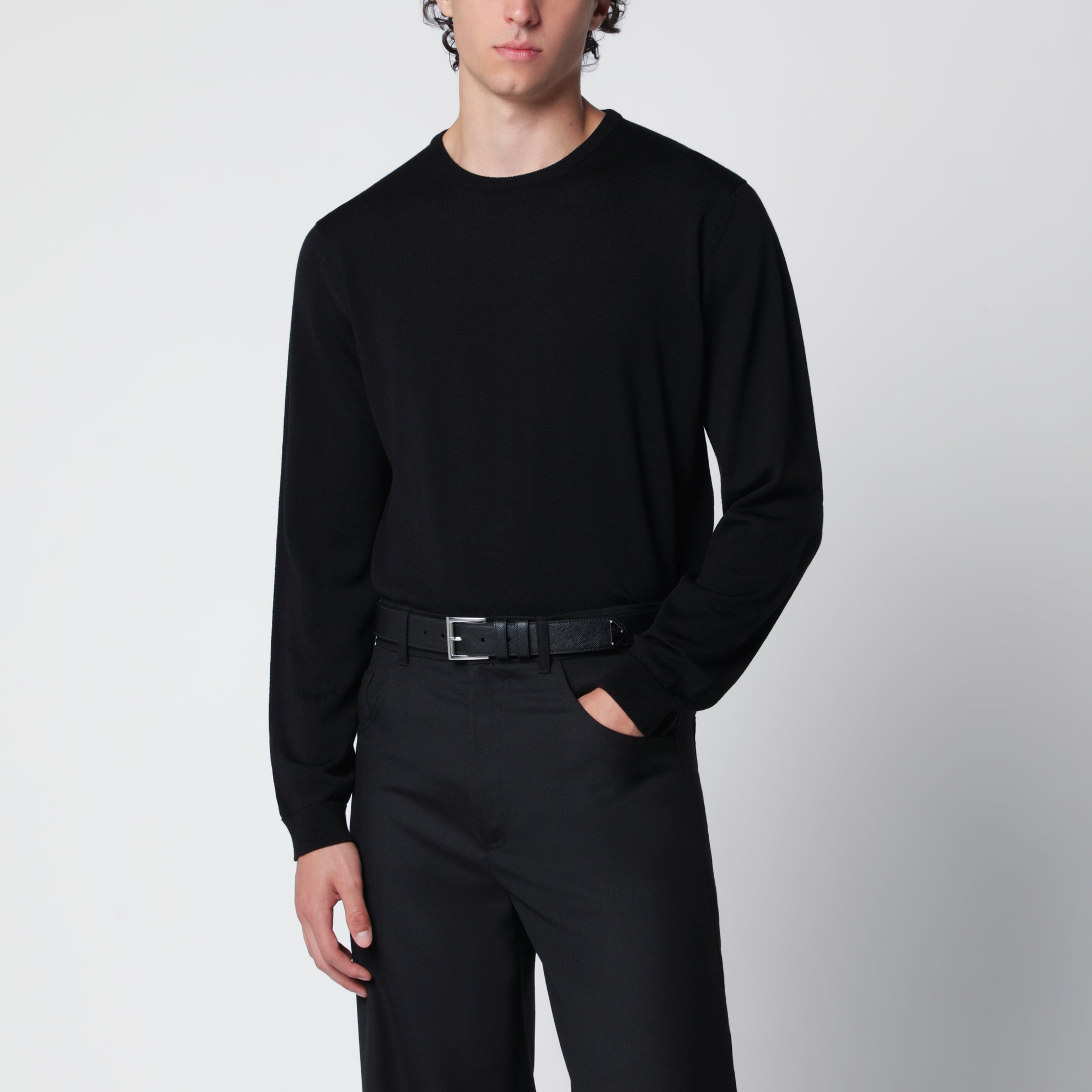Maglia girocollo nera in lana