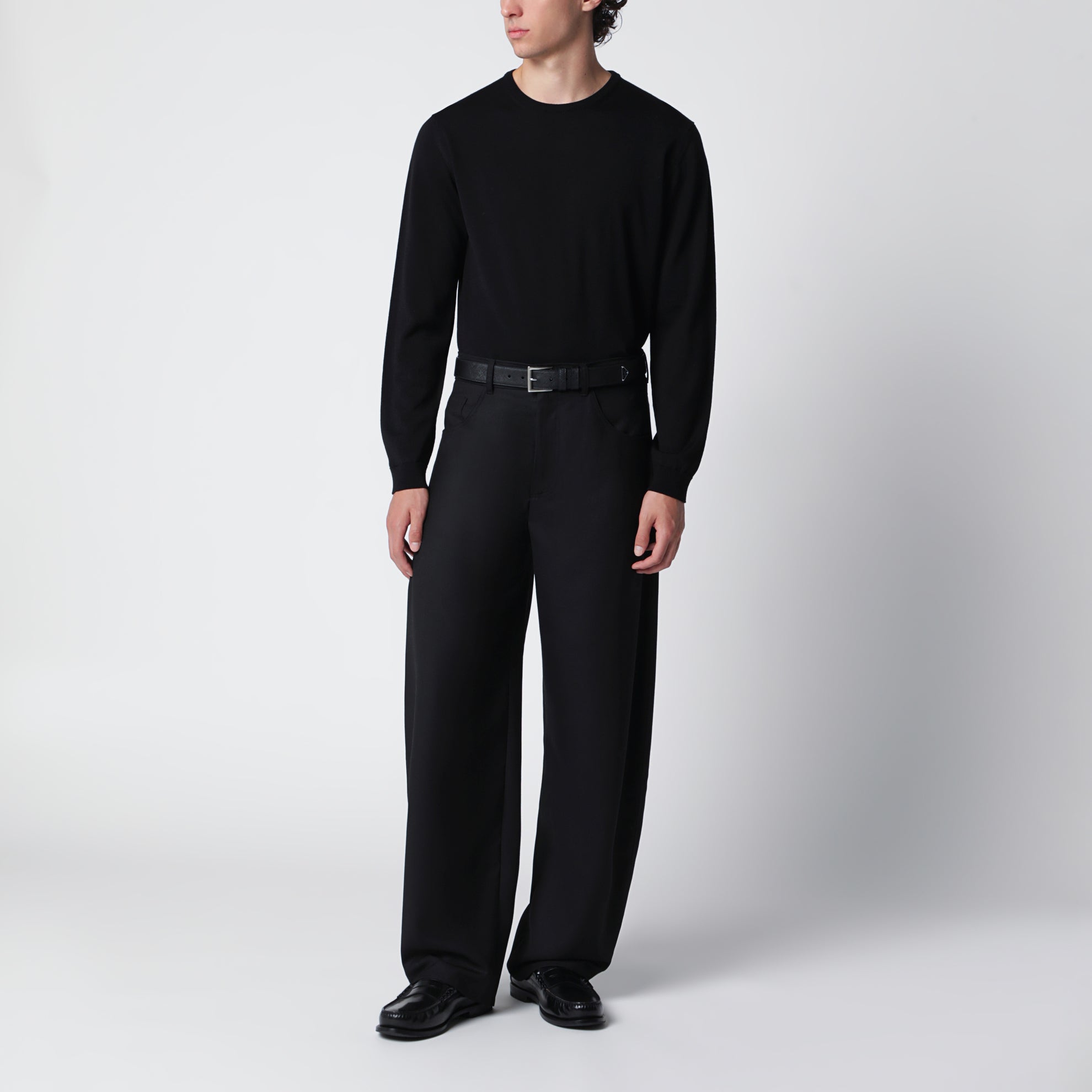 Maglia girocollo nera in lana