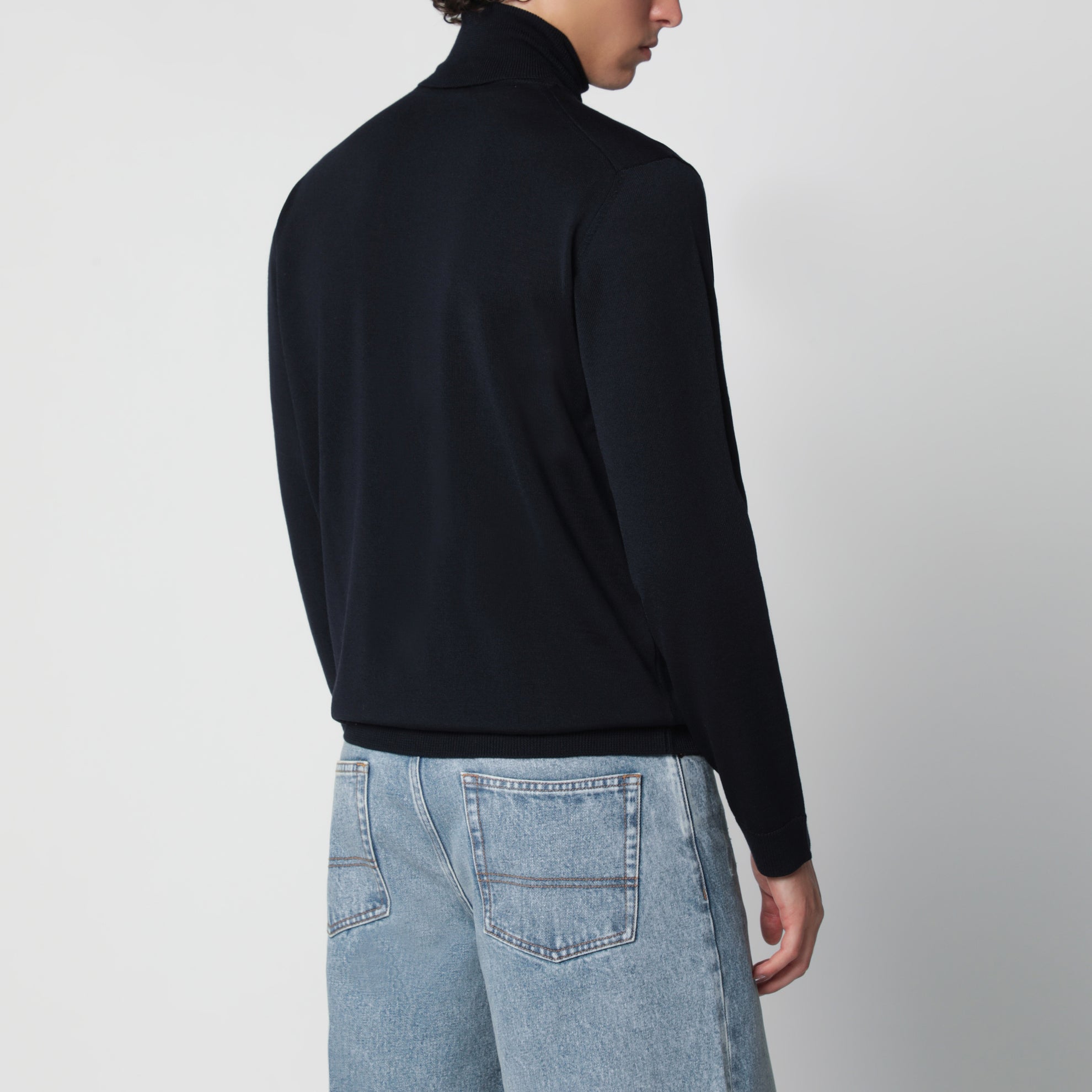 Navyblauer Rollkragenpullover aus Wolle