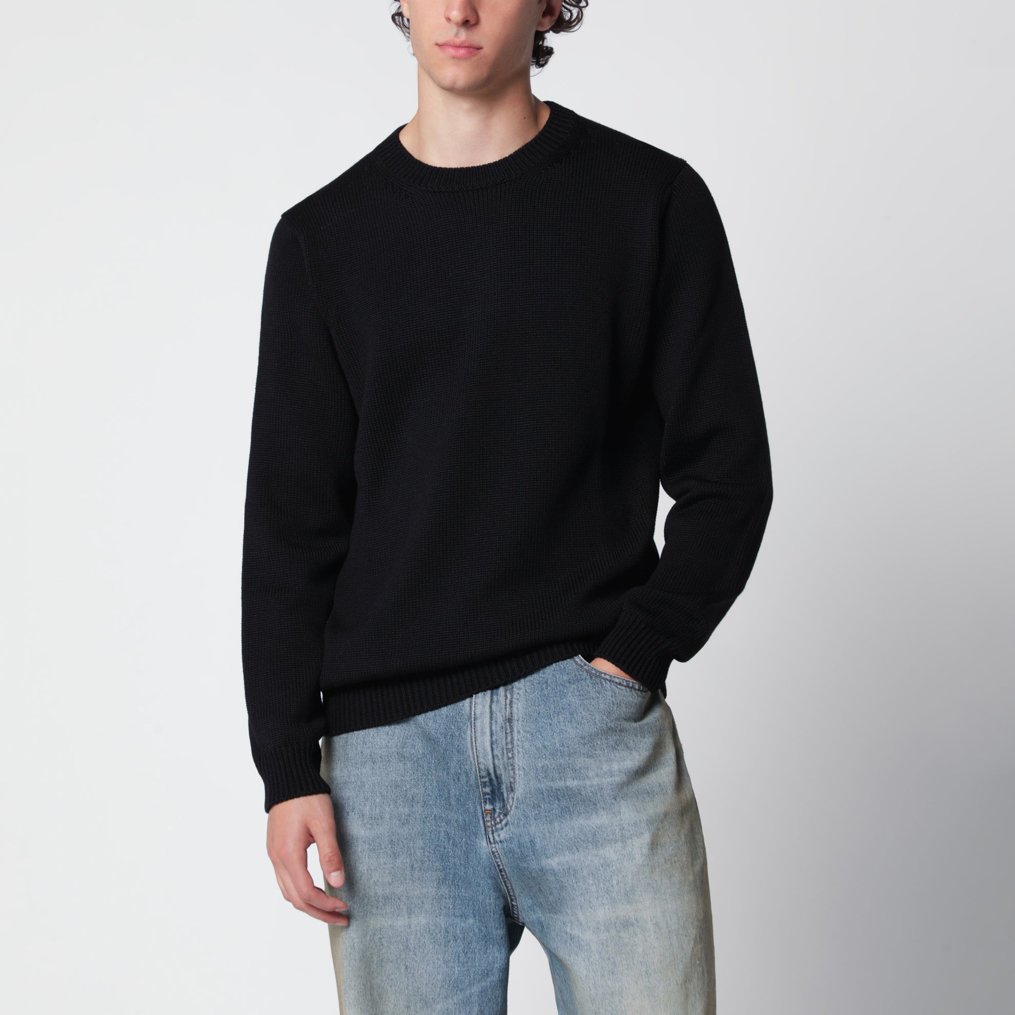 Maglione girocollo nero in lana