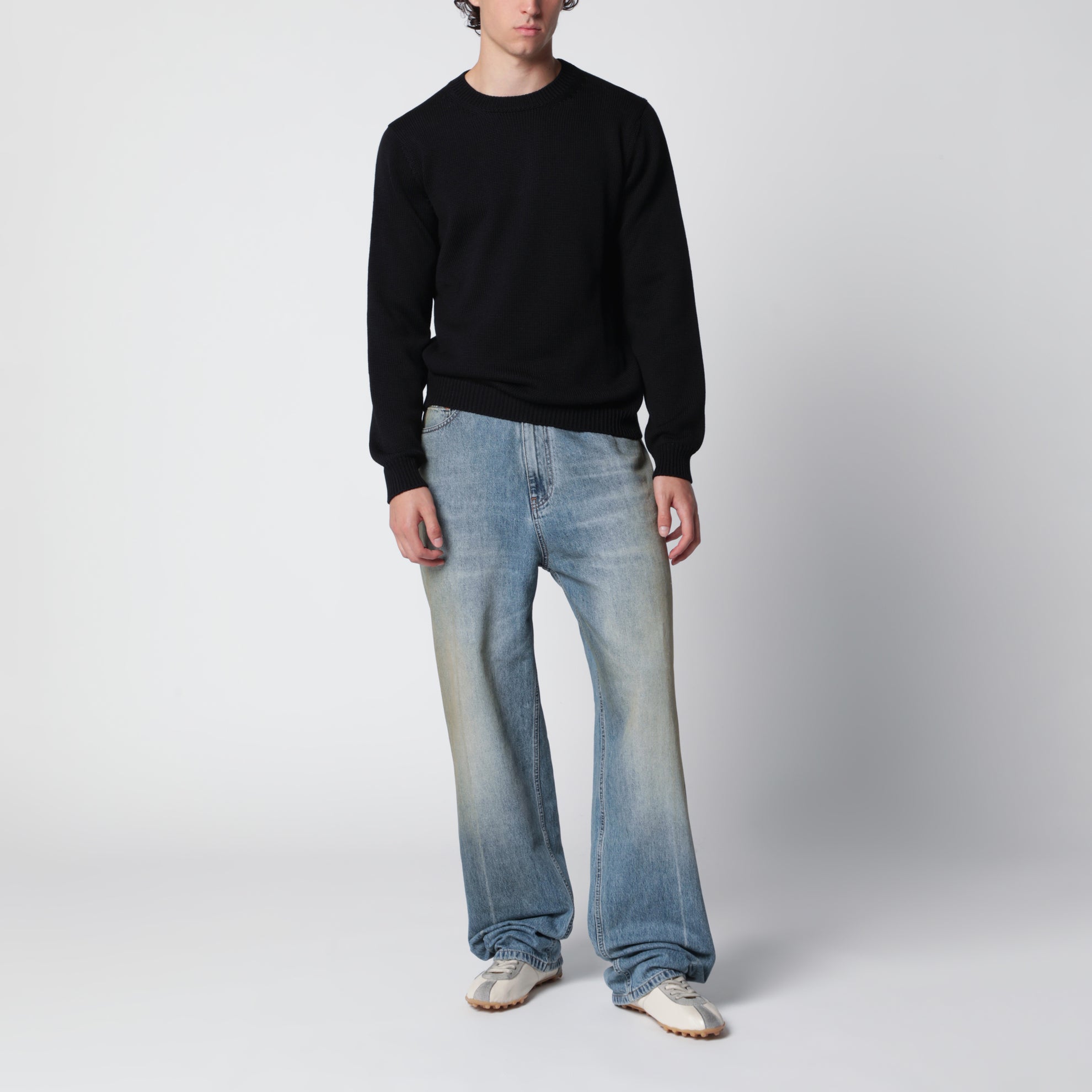 Maglione girocollo nero in lana